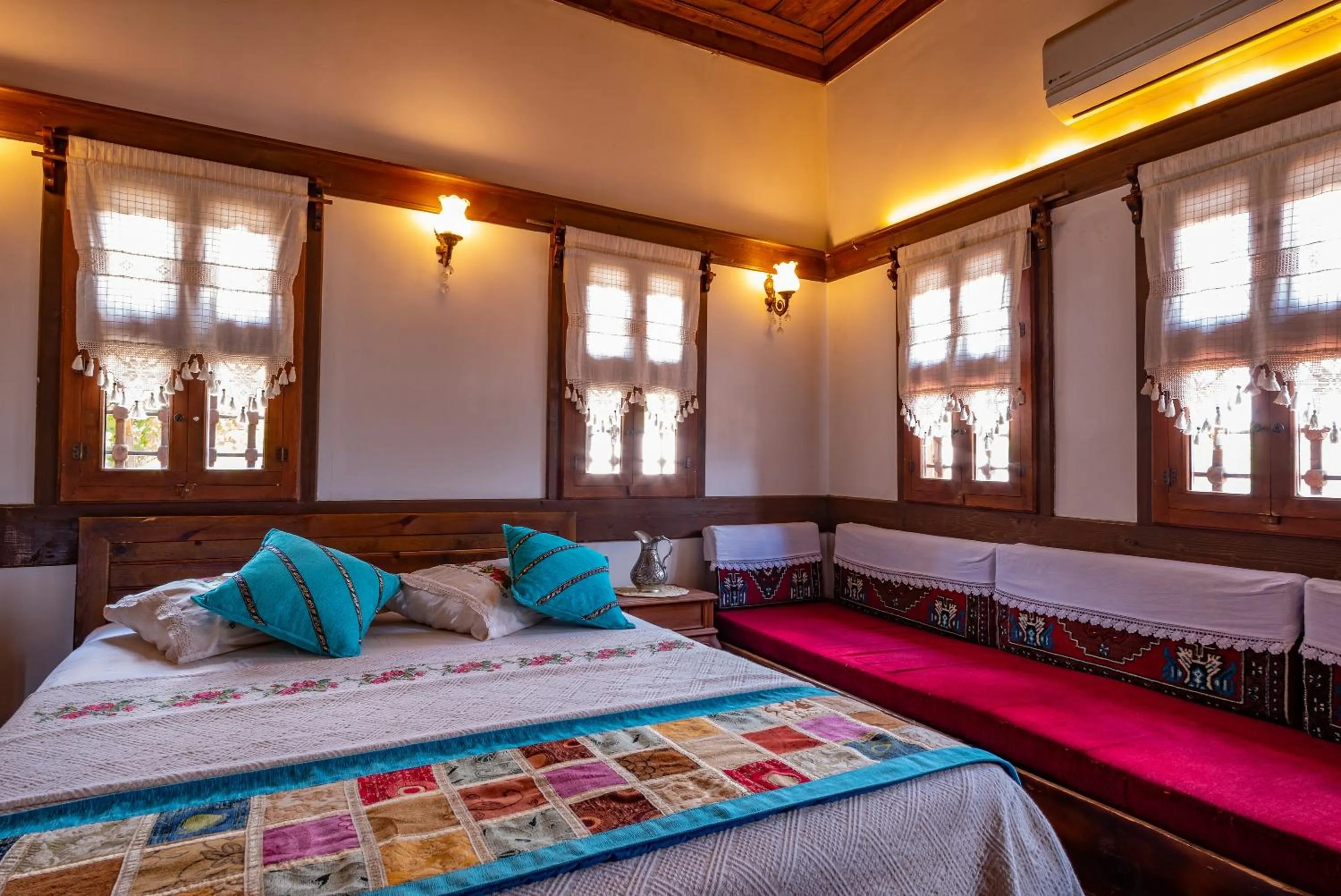 Photo of the whole room, Bed in Safranbolu Seyi̇r Konak Otel