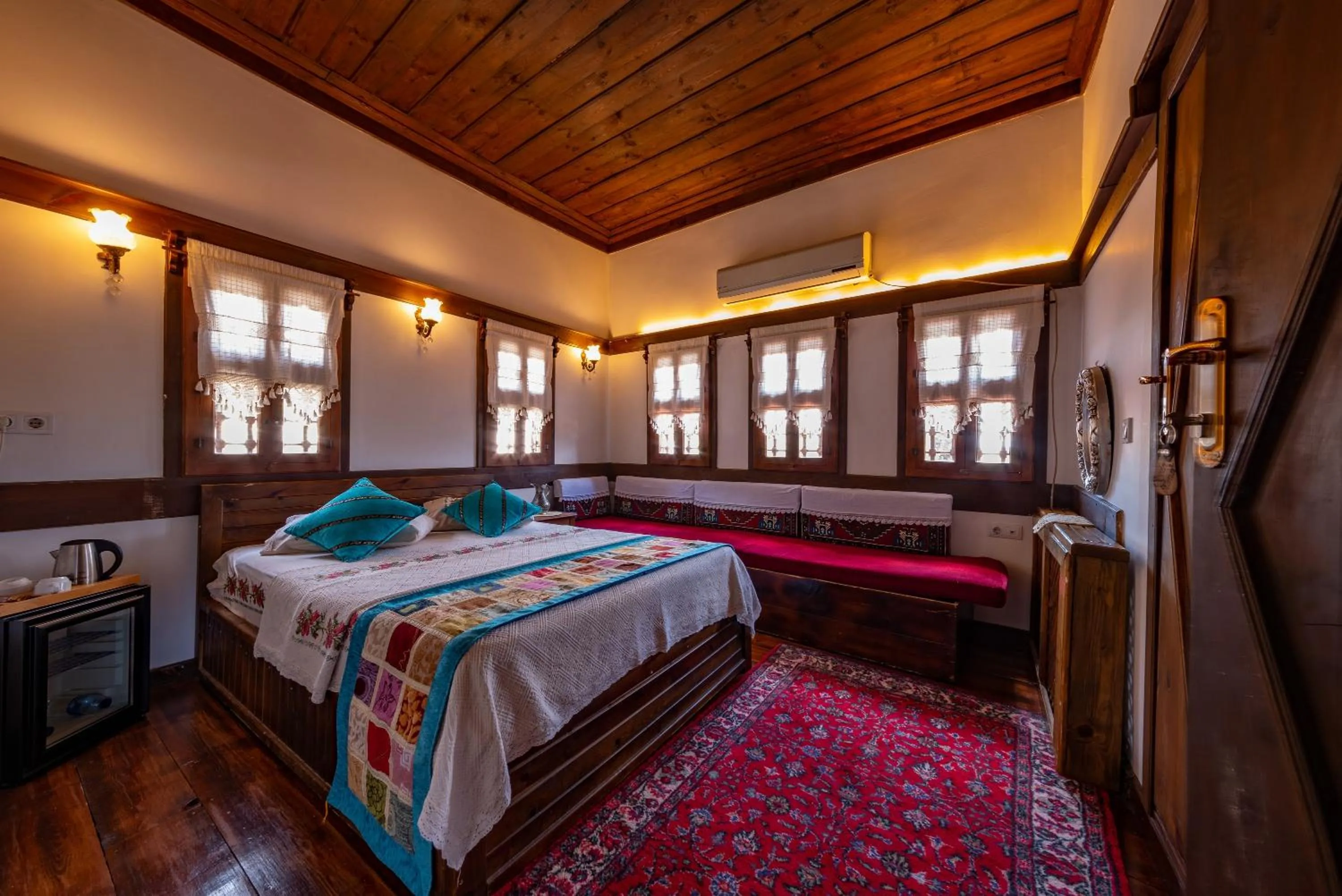 Photo of the whole room, Bed in Safranbolu Seyi̇r Konak Otel