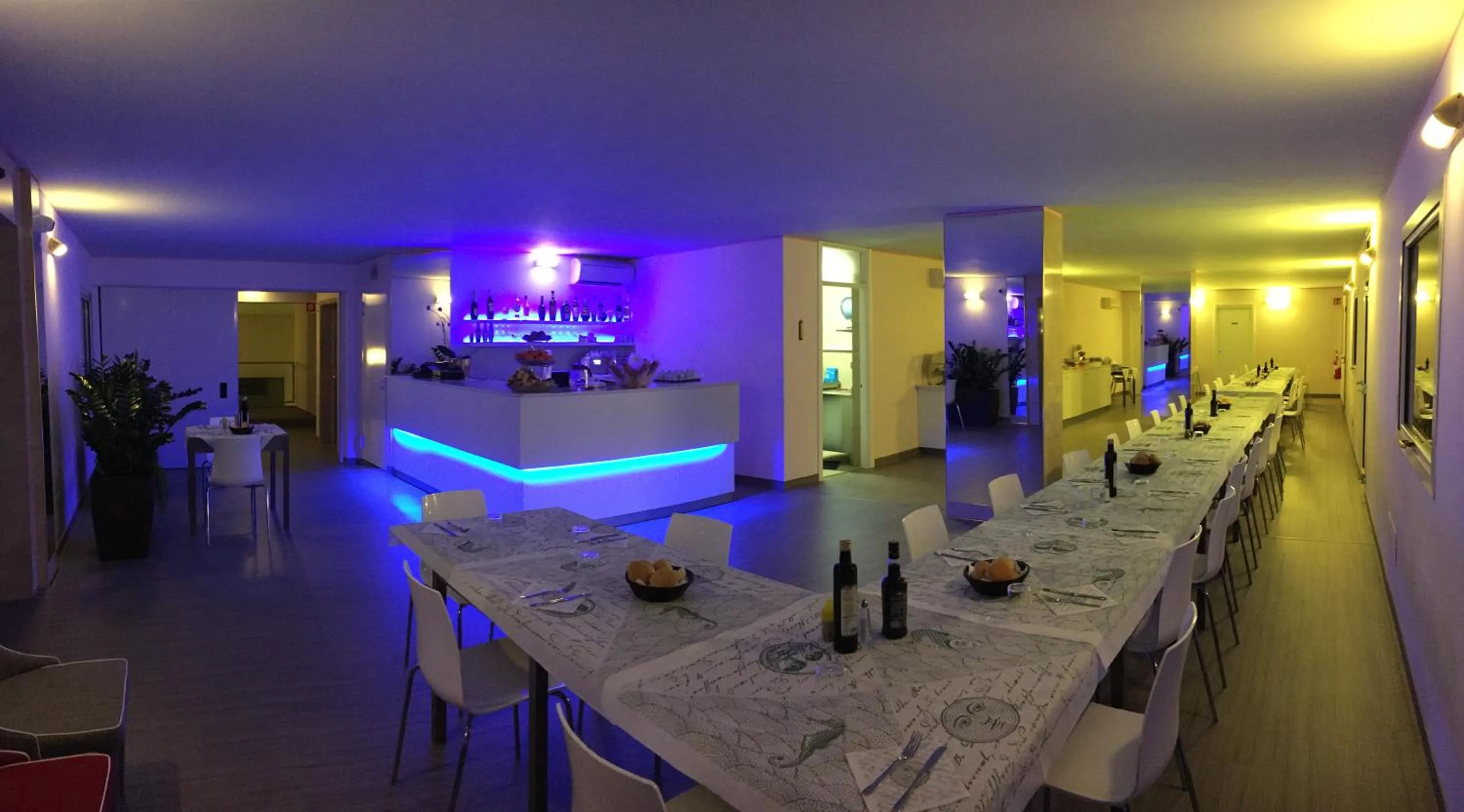 Restaurant/places to eat in Hotel Verdi