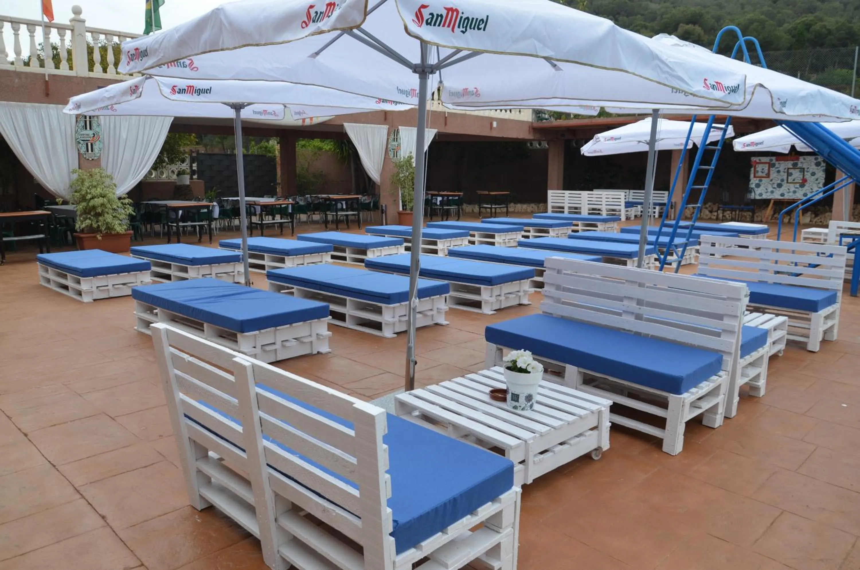 Swimming pool in Complejo Turistico la Pinada