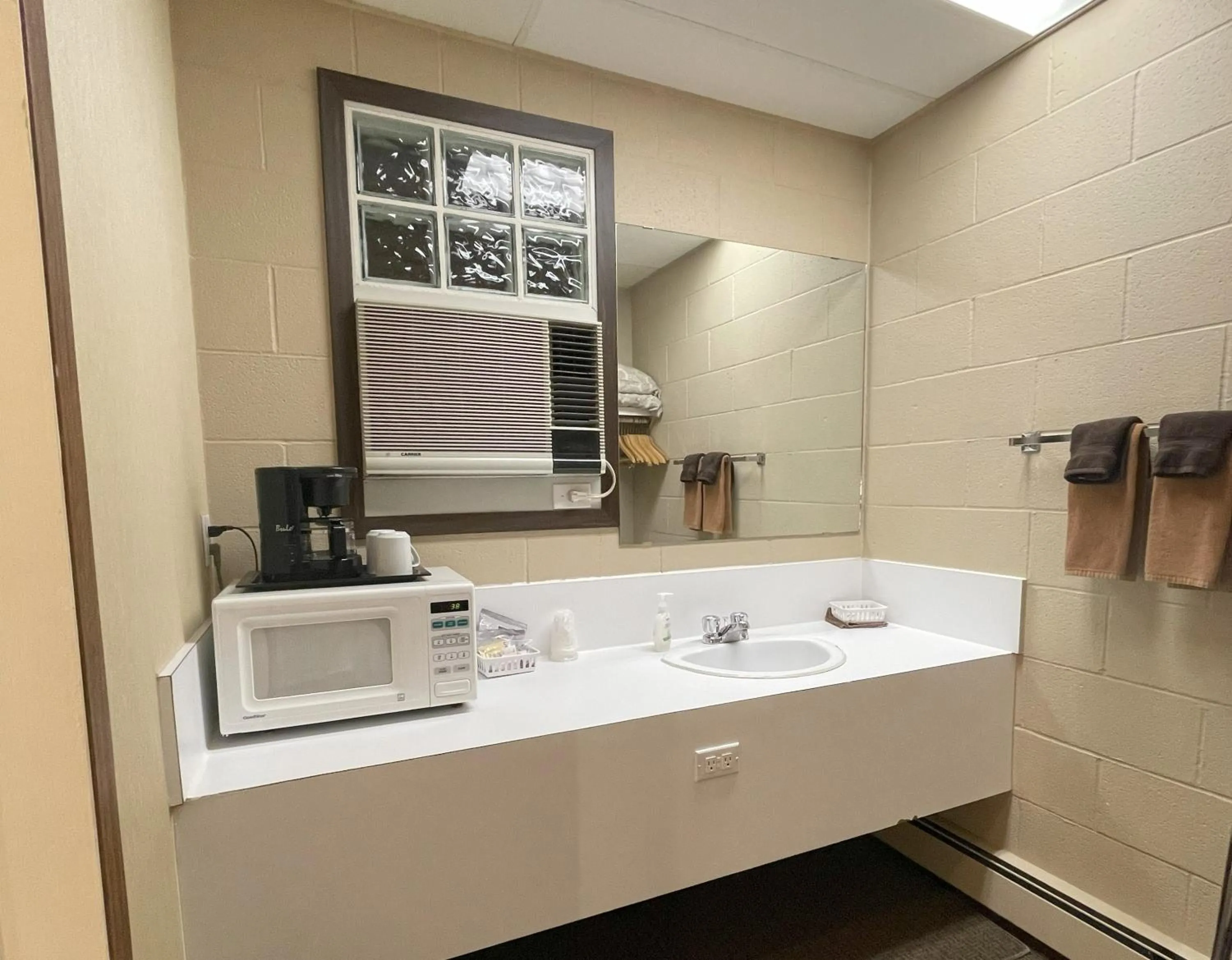 Bathroom in Rest Easy Motel