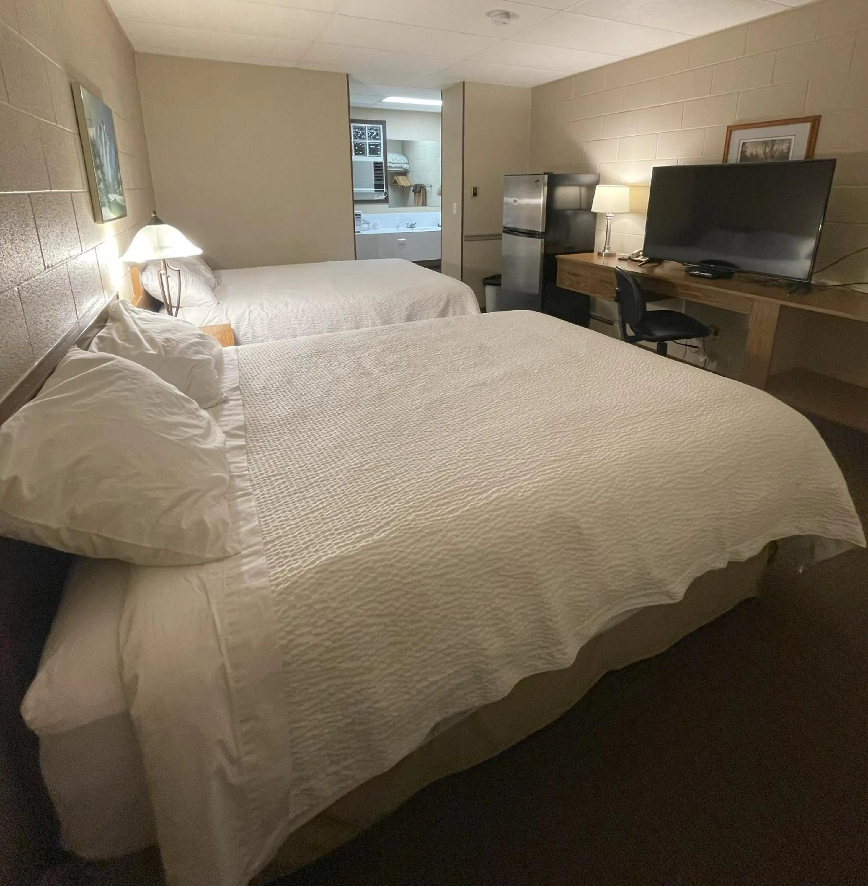 Bedroom, Bed in Rest Easy Motel