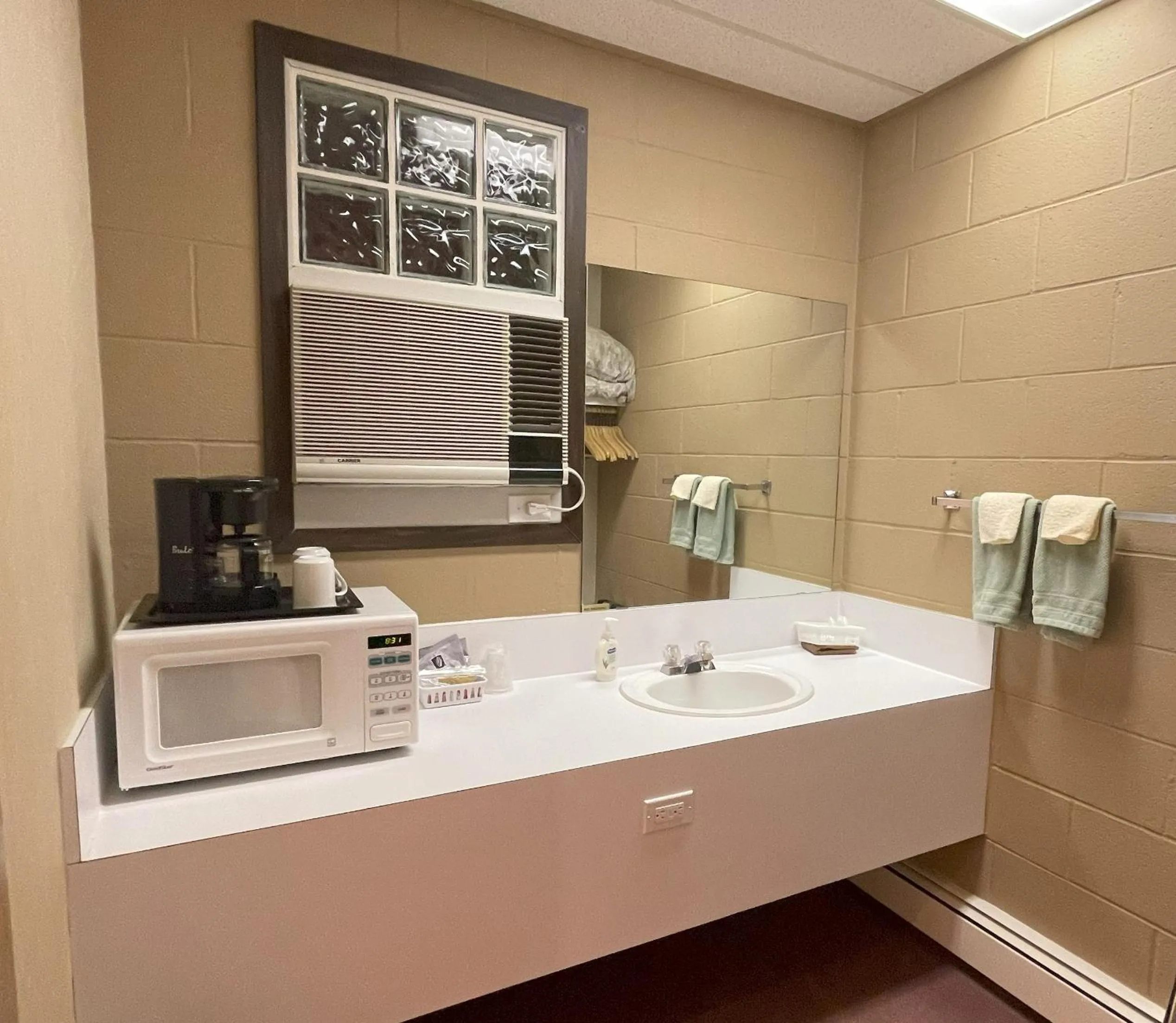 Bathroom in Rest Easy Motel