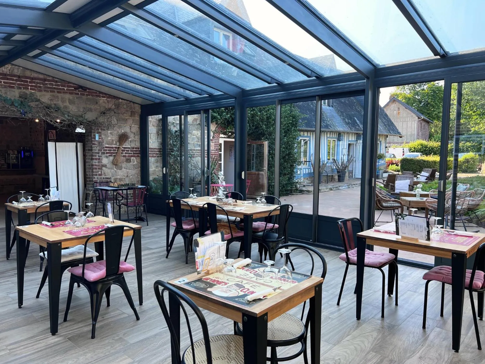 Restaurant/places to eat in Le Pré Marin