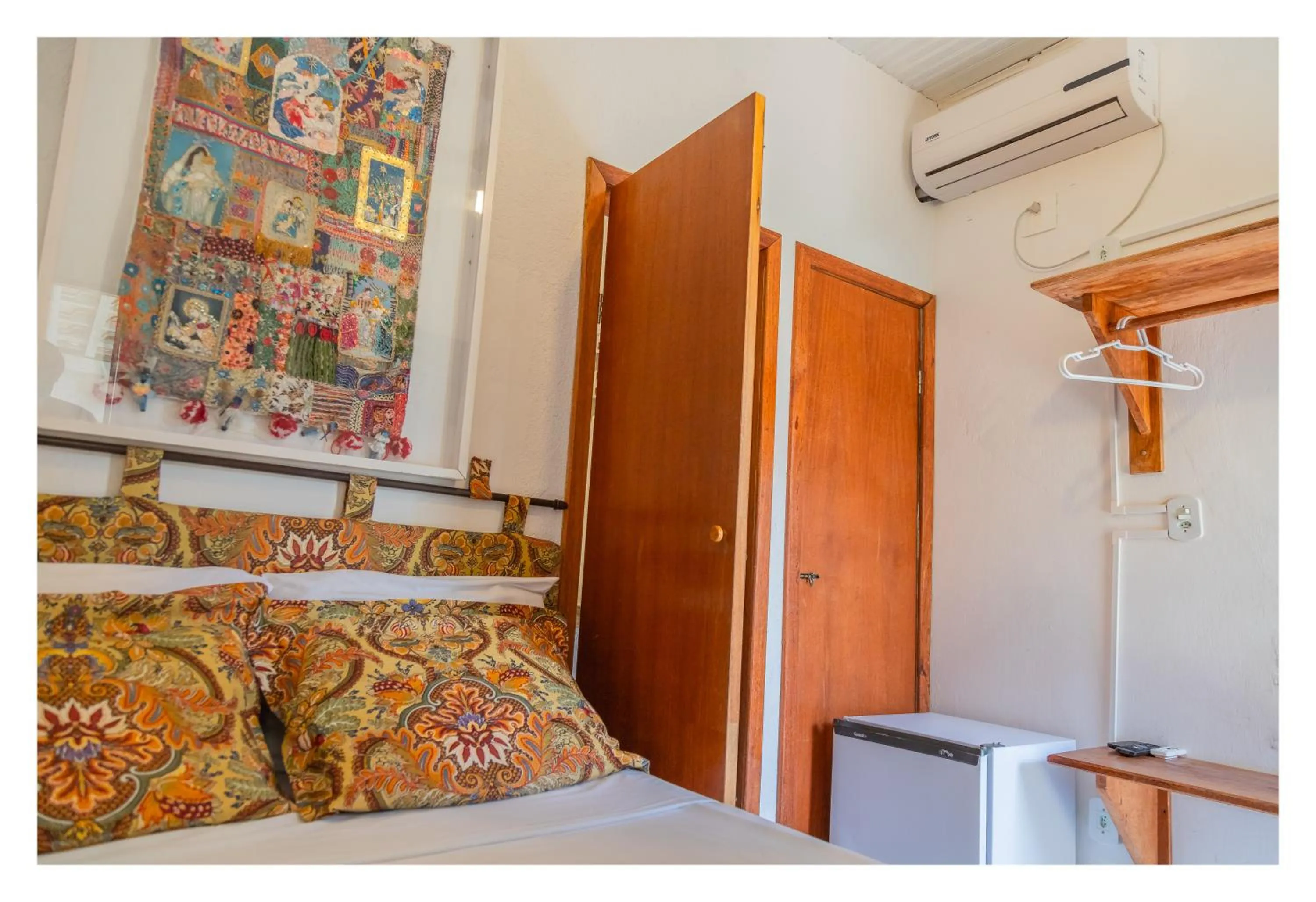 Photo of the whole room, Bed in Pousada Cravo e Canela