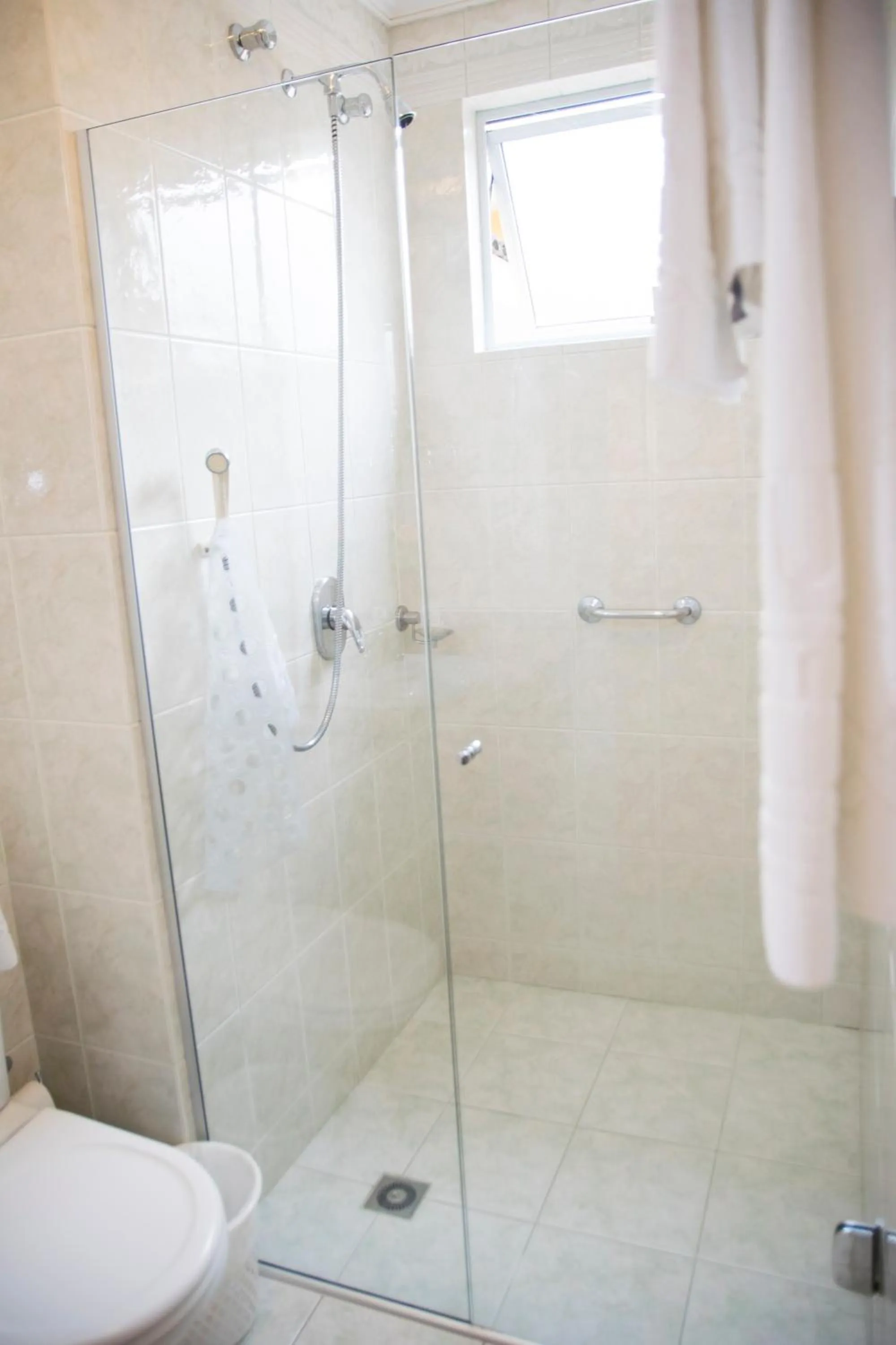 Shower in Barbur Plaza Hotel