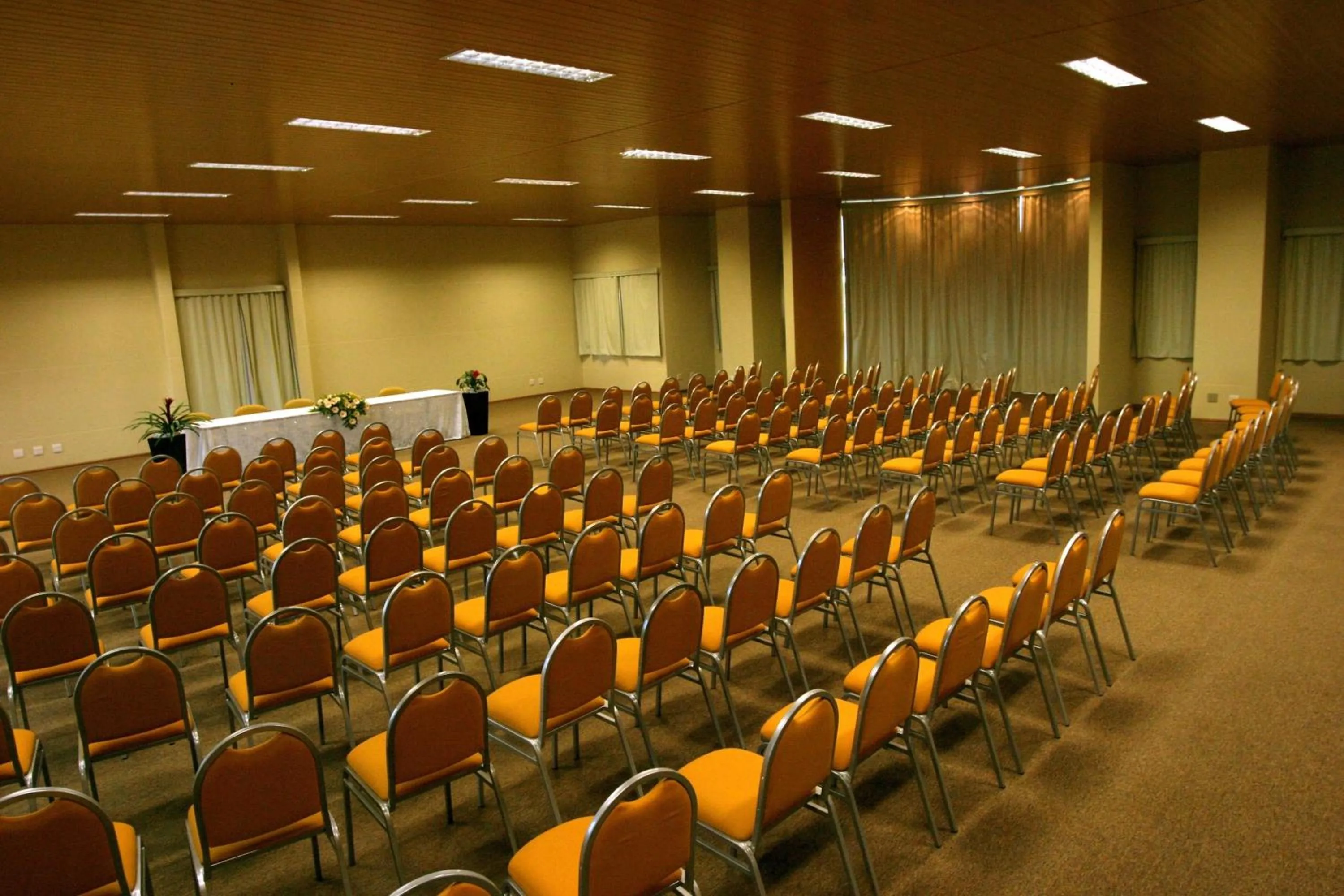 Meeting/conference room in Barbur Plaza Hotel