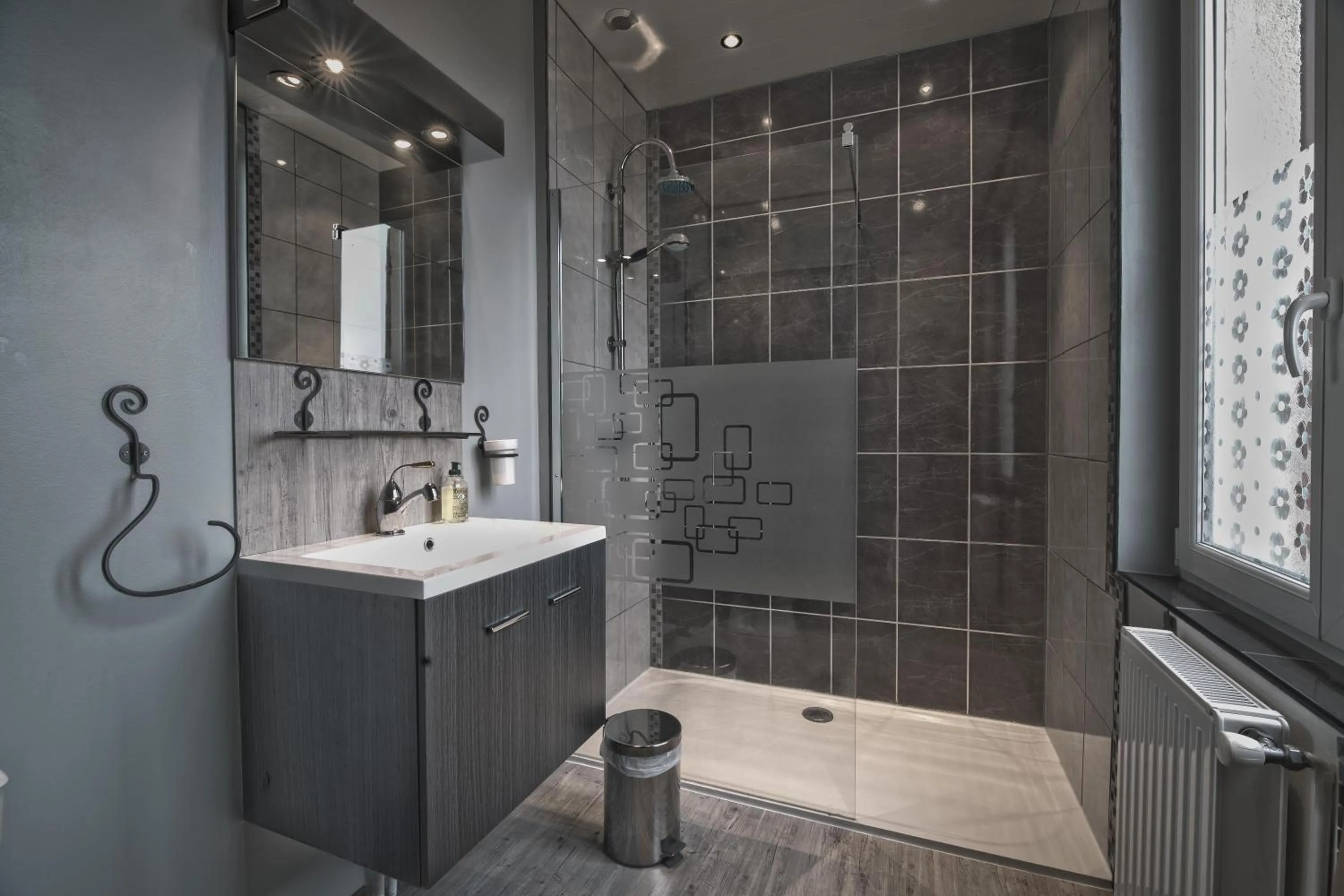 Bathroom in Chambres d'hôtes & Gîtes La Paysanne