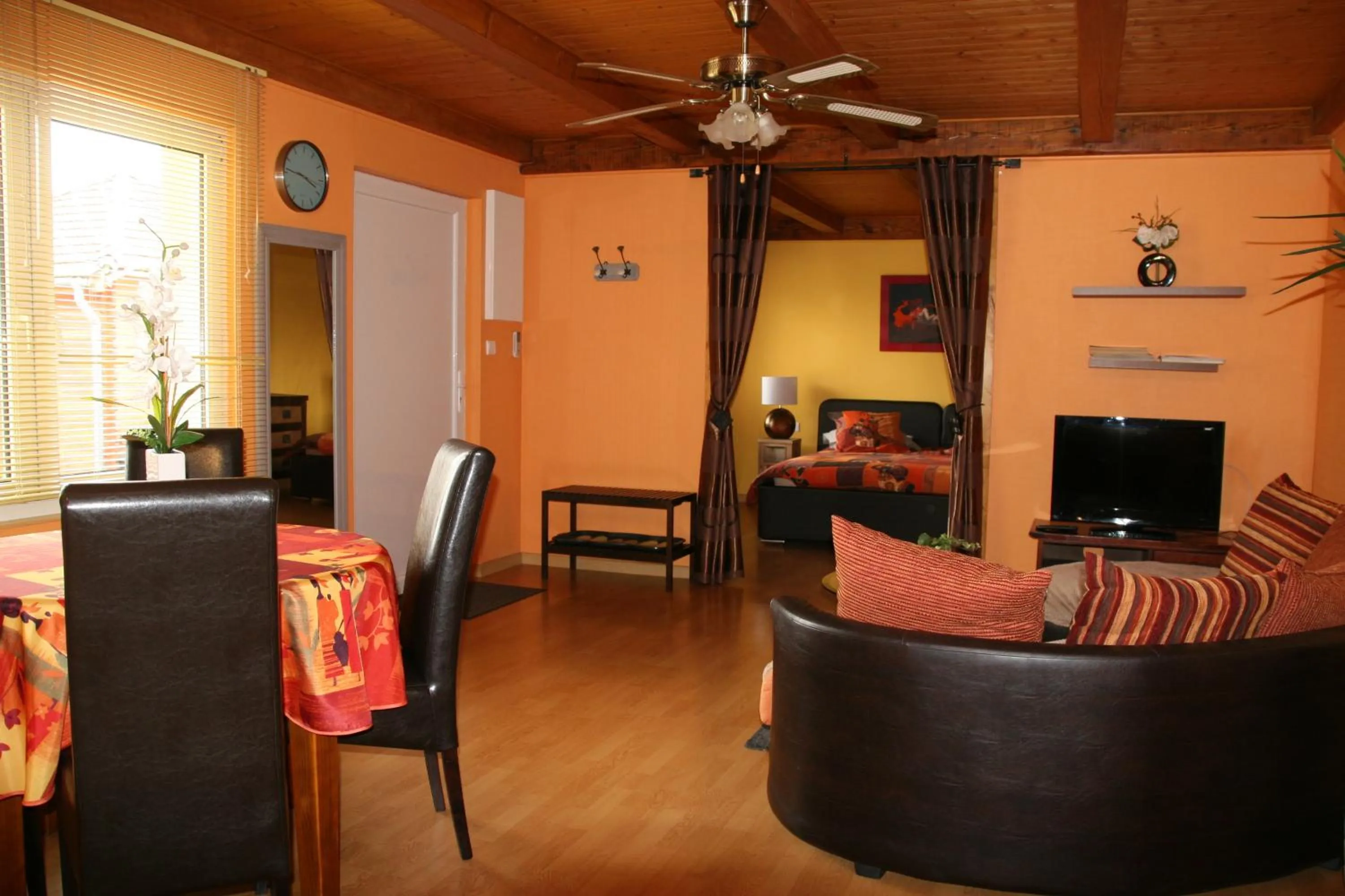 Property building in Chambres d'hôtes & Gîtes La Paysanne