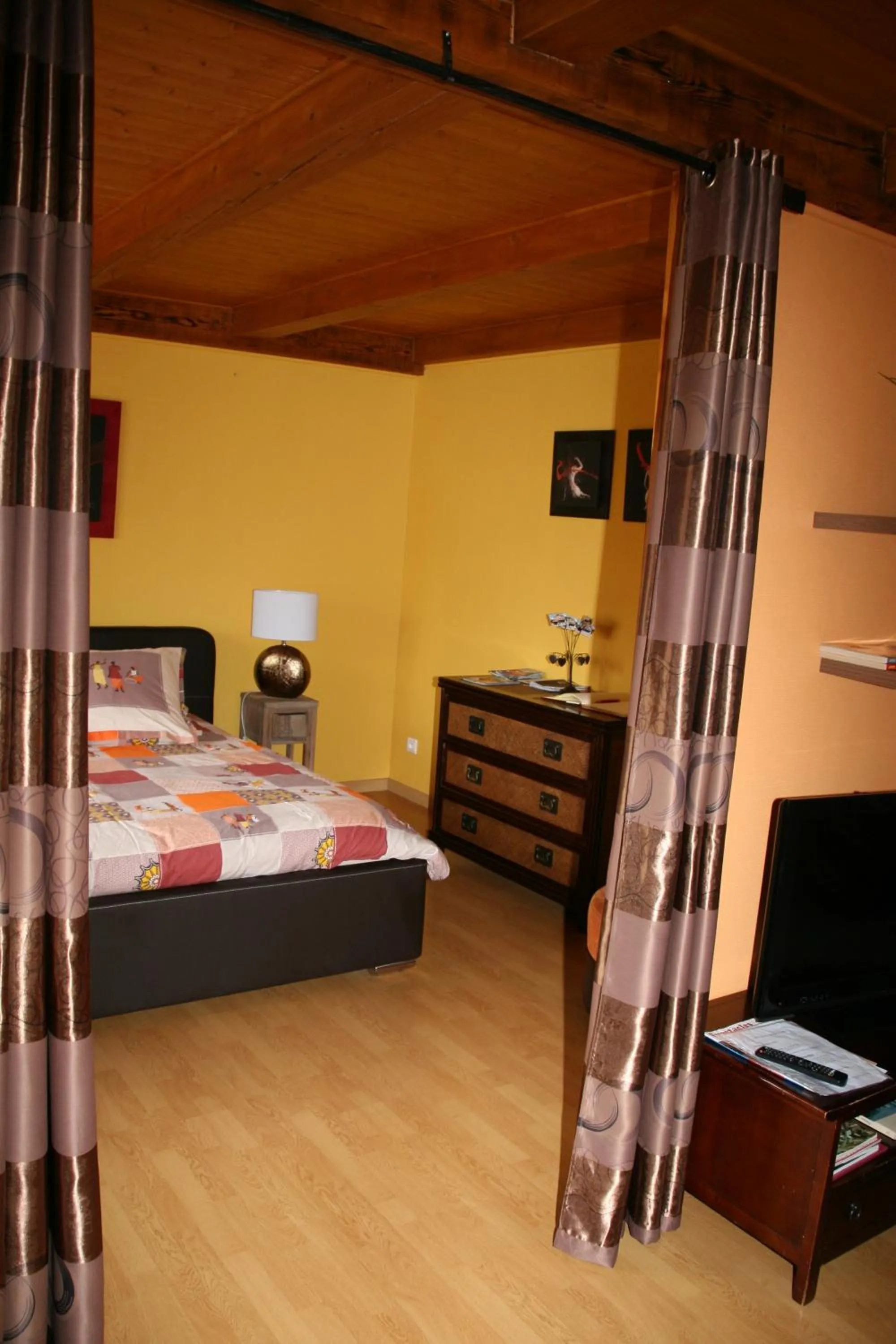 Property building, Bed in Chambres d'hôtes & Gîtes La Paysanne