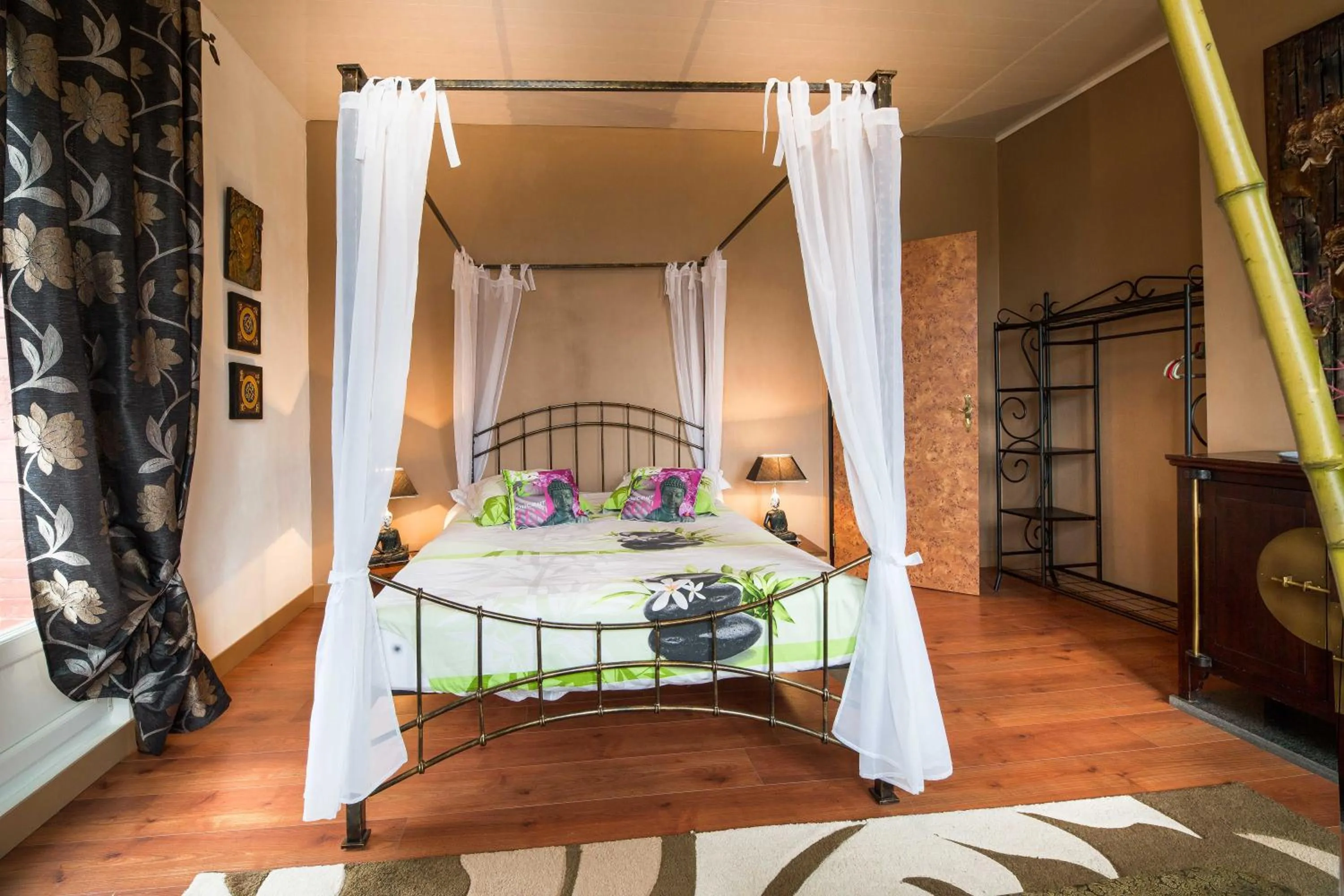 Photo of the whole room, Bed in Chambres d'hôtes & Gîtes La Paysanne