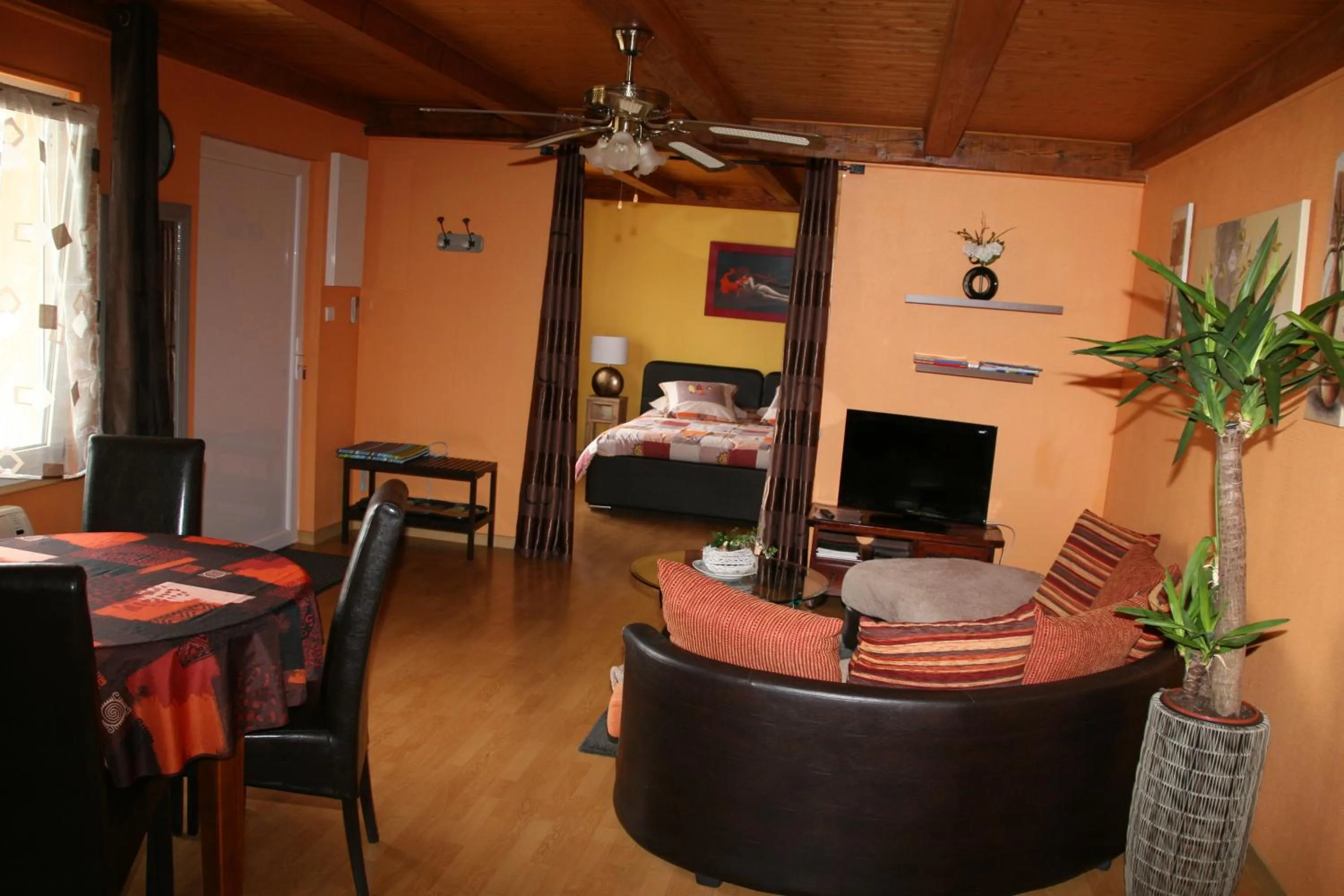 Property building in Chambres d'hôtes & Gîtes La Paysanne