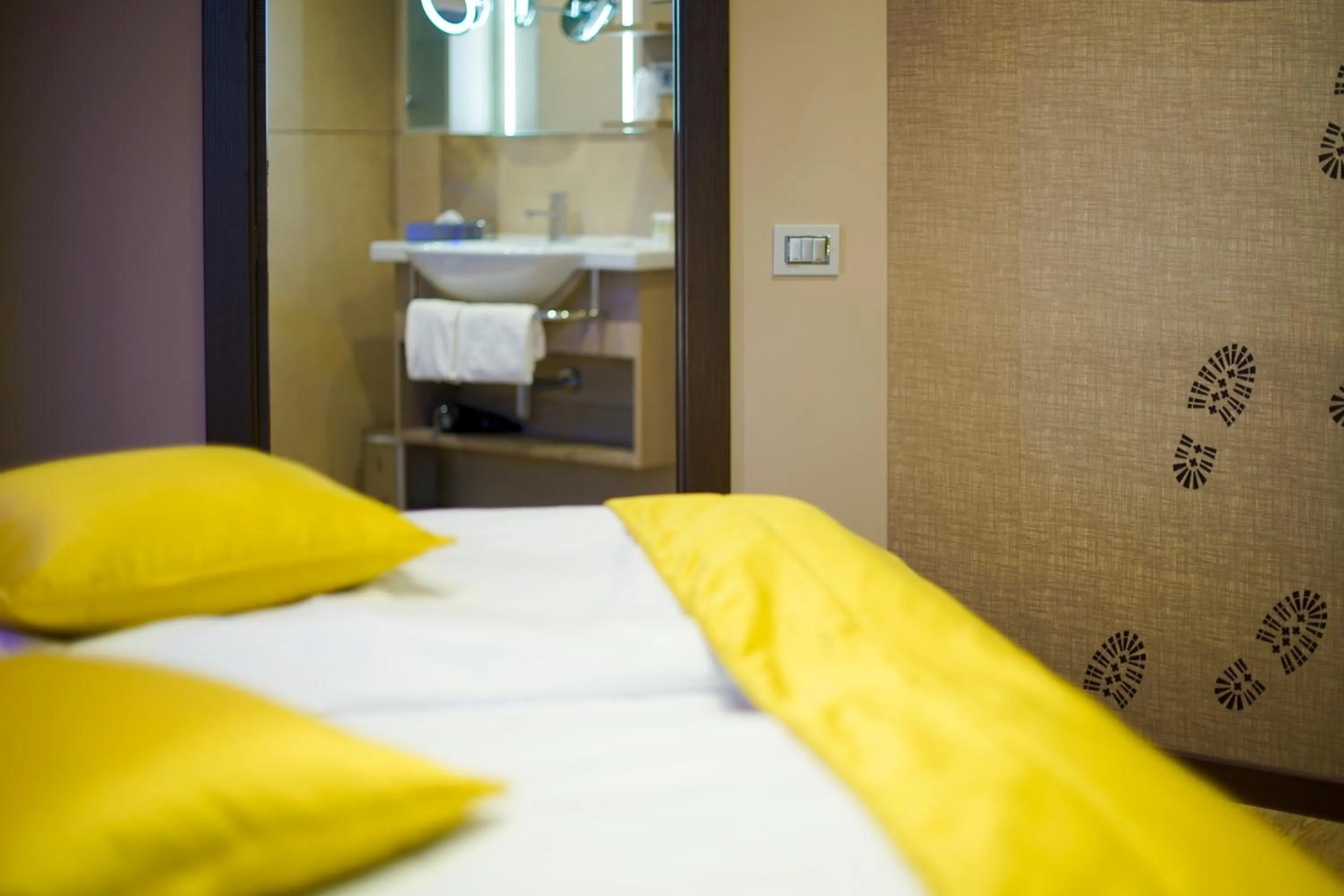 Bathroom, Bed in Aktivhotel Santalucia