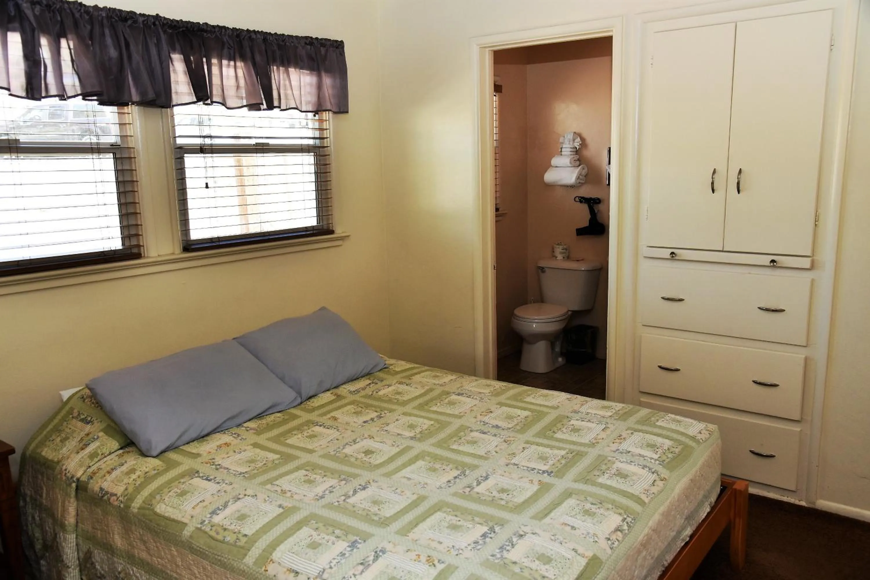 Bed in The Kern Lodge