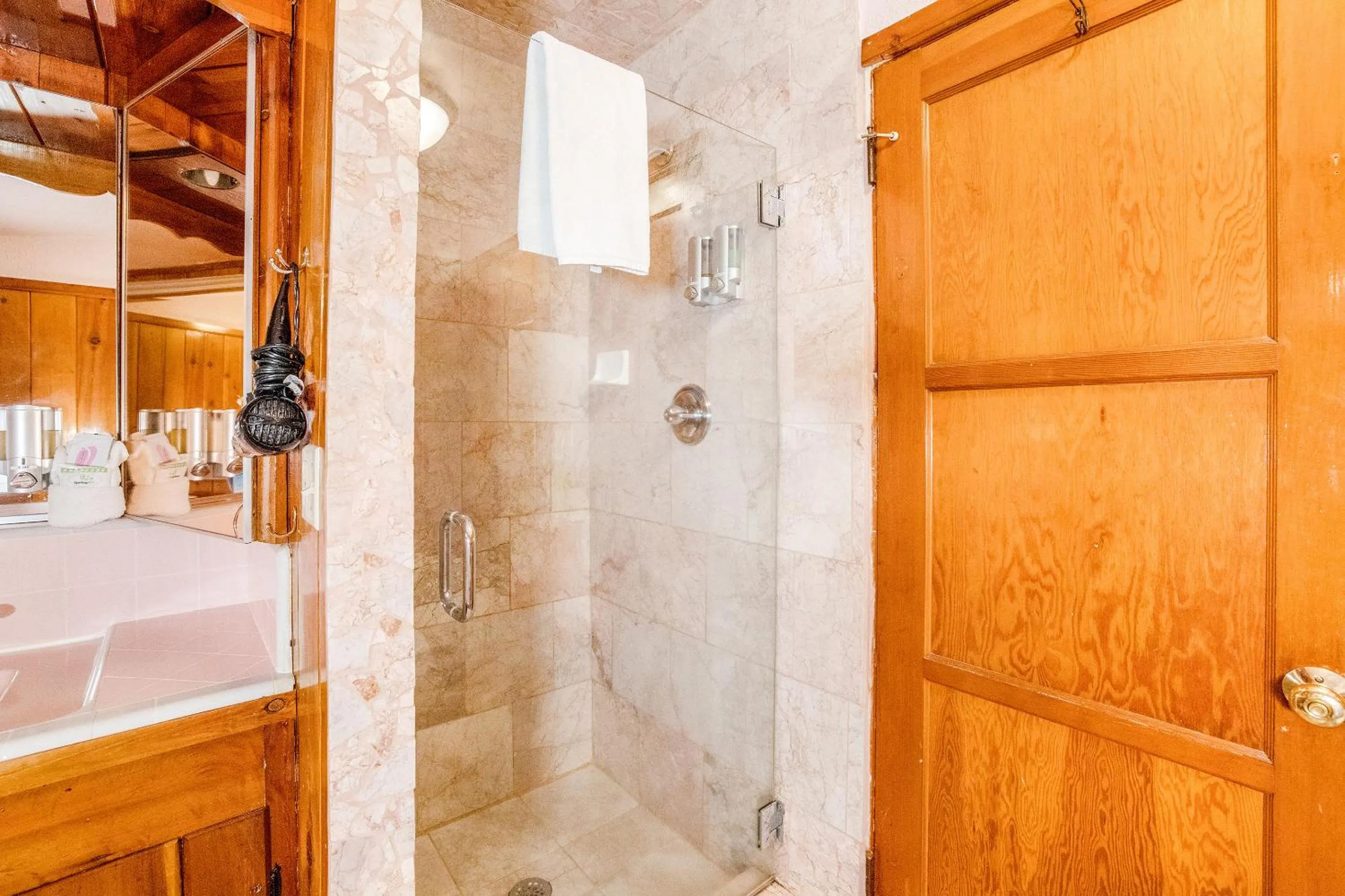 Bathroom in The Kern Lodge