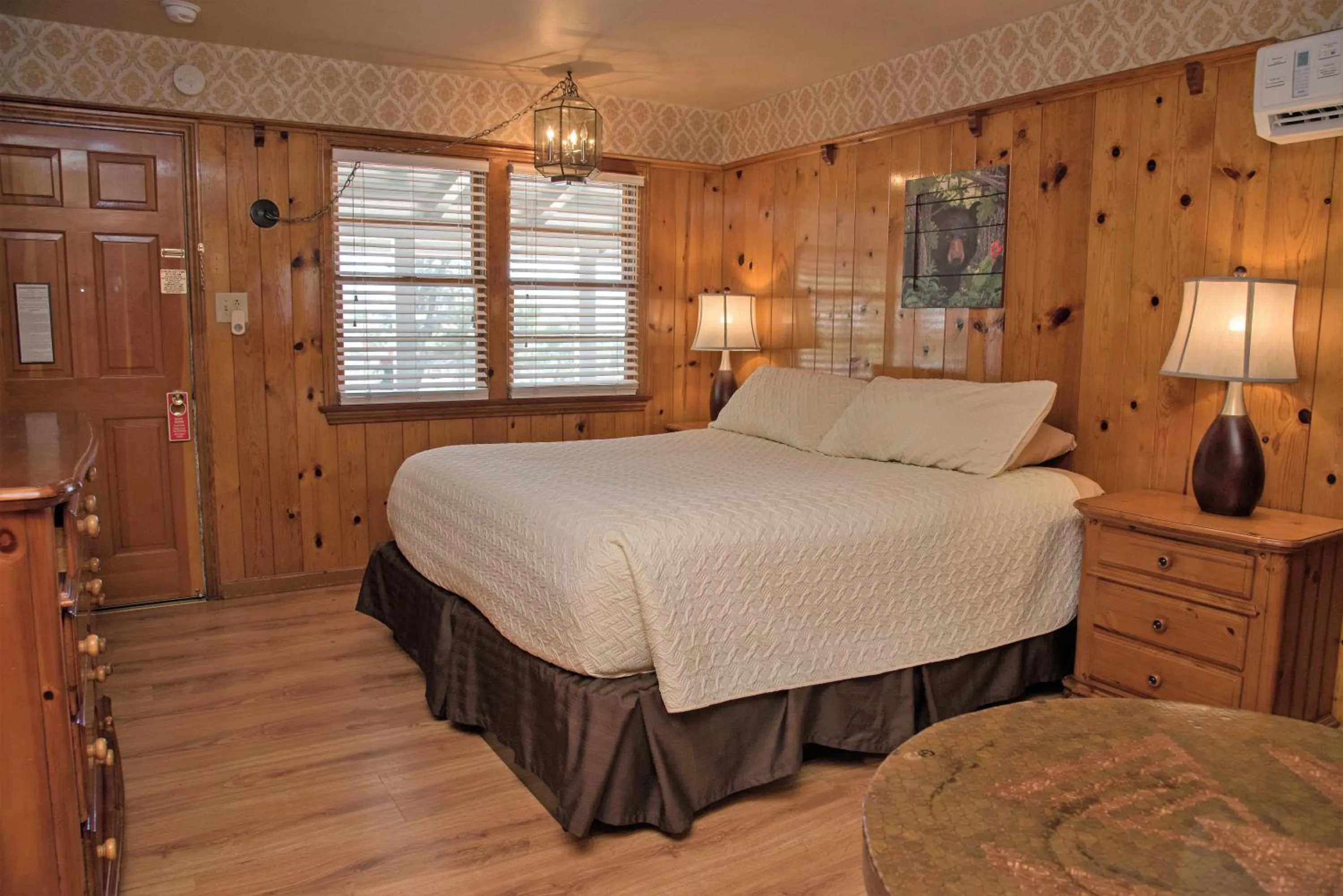 Bed in The Kern Lodge