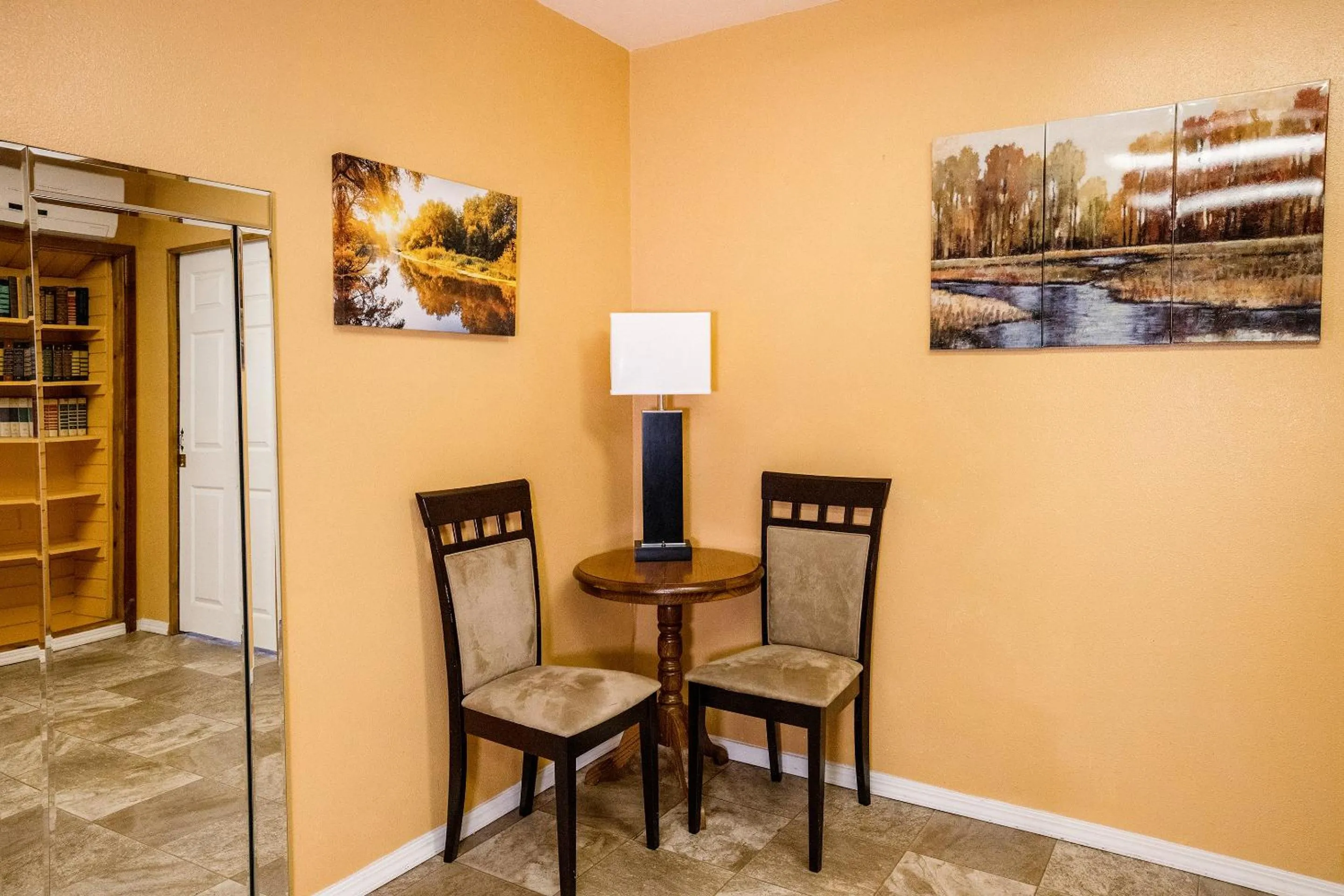 Dining area in The Kern Lodge