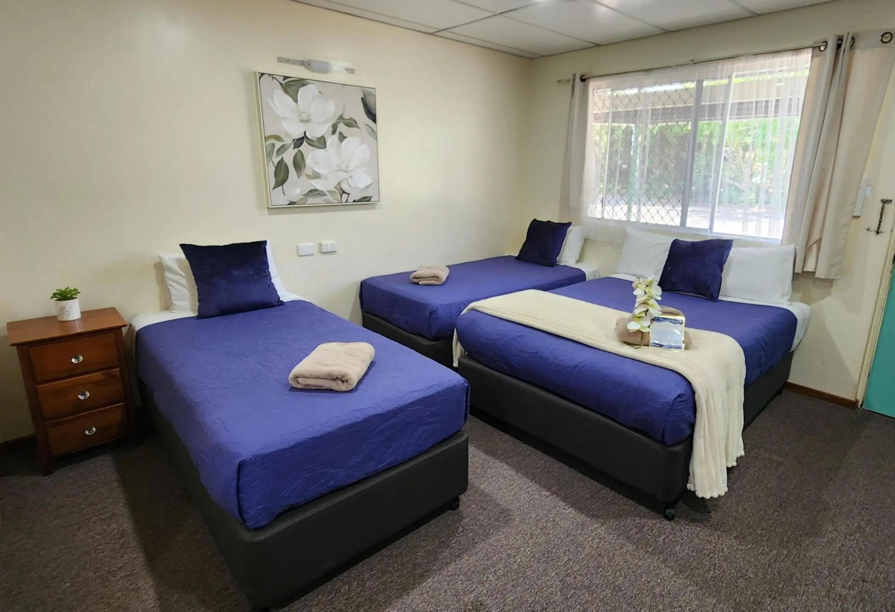 Ground Floor Room with Double and 2 Singles in Gold City Motel Ground Floor Room with Double and 2 Singles in Gold City Motel