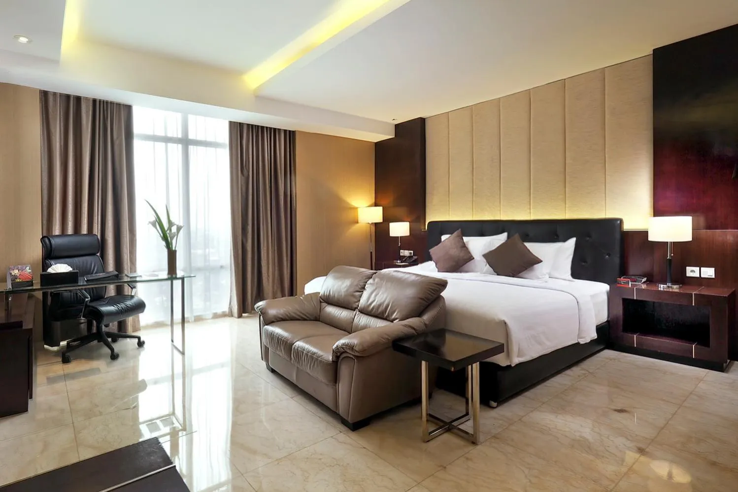 Bedroom, Bed in Grand Mercure Solo Baru