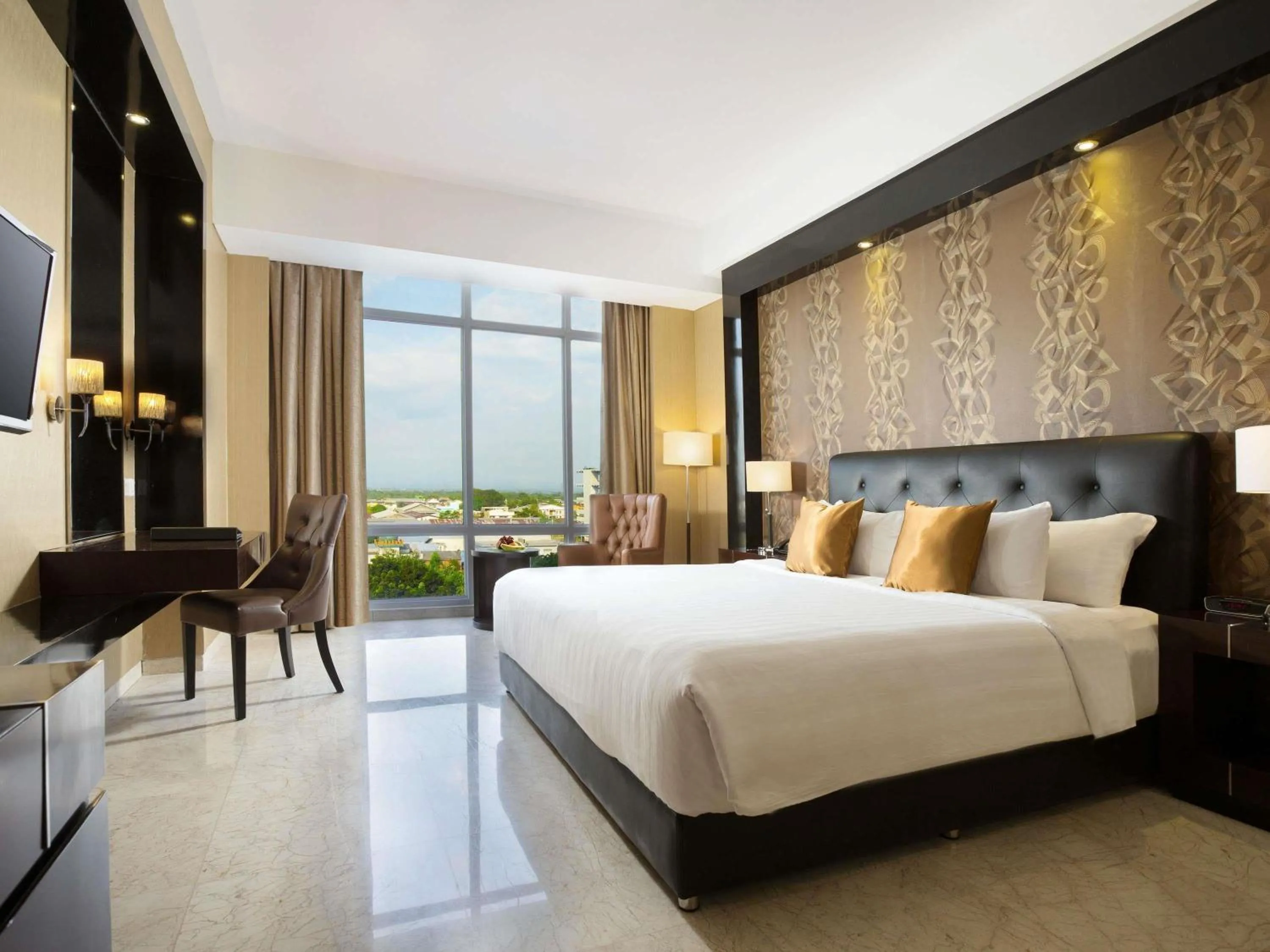 Bedroom, Bed in Grand Mercure Solo Baru