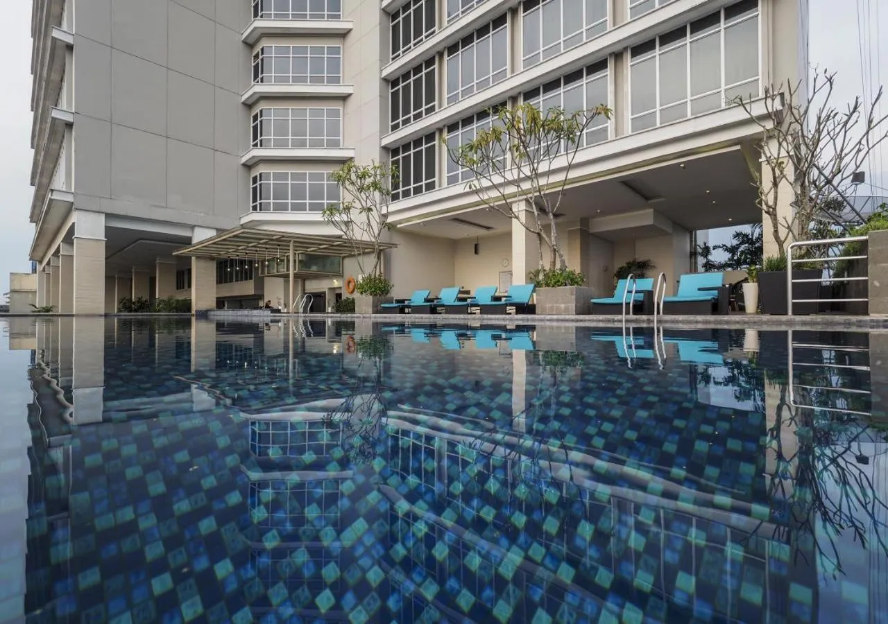 Swimming pool in Grand Mercure Solo Baru