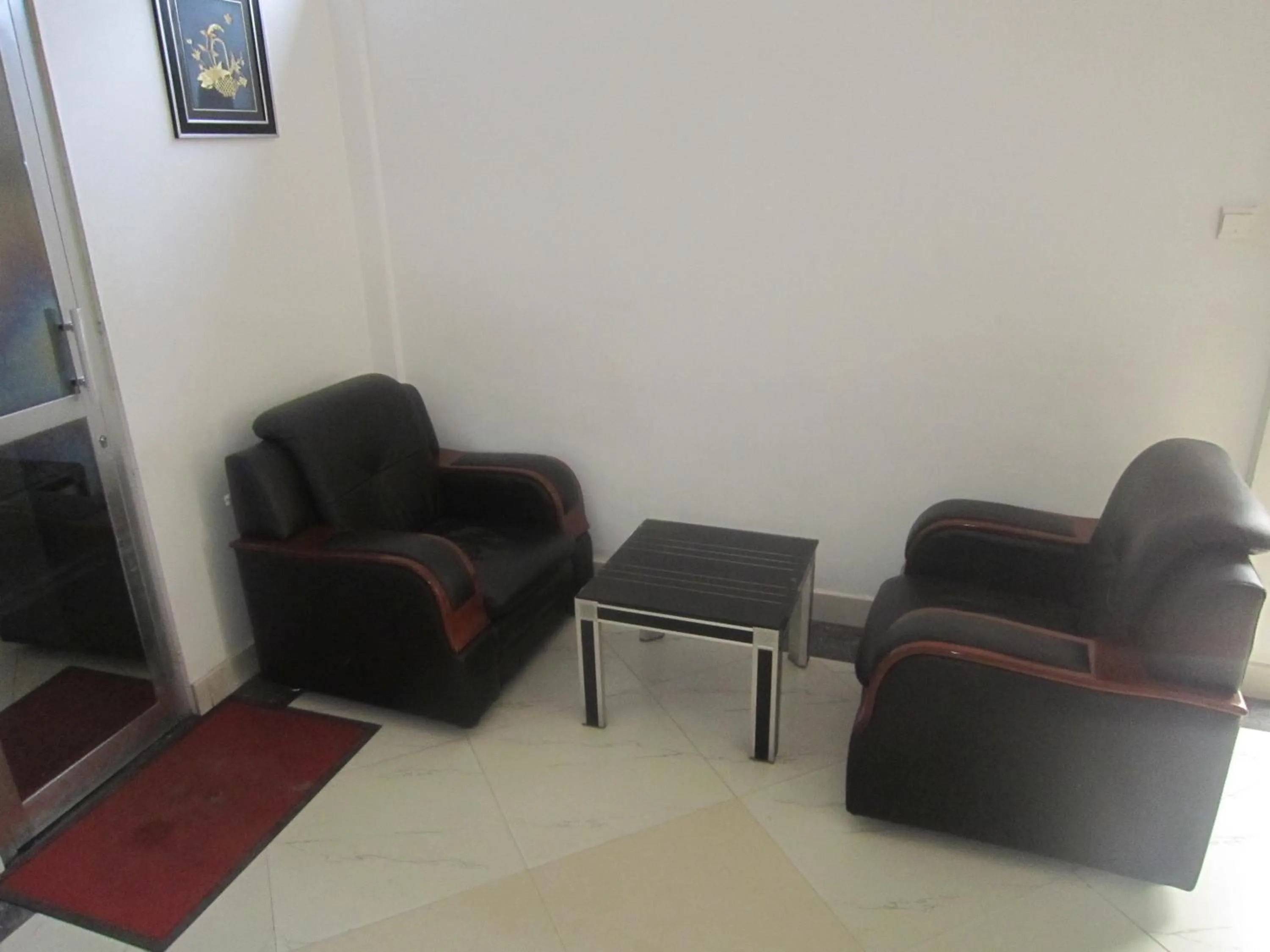 Seating area in Florida Executive Inn