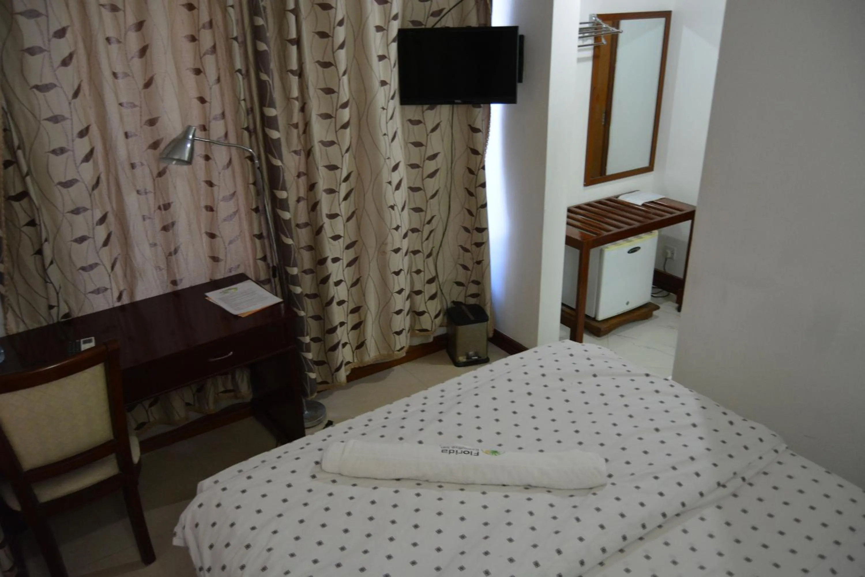 Bed in Florida Executive Inn