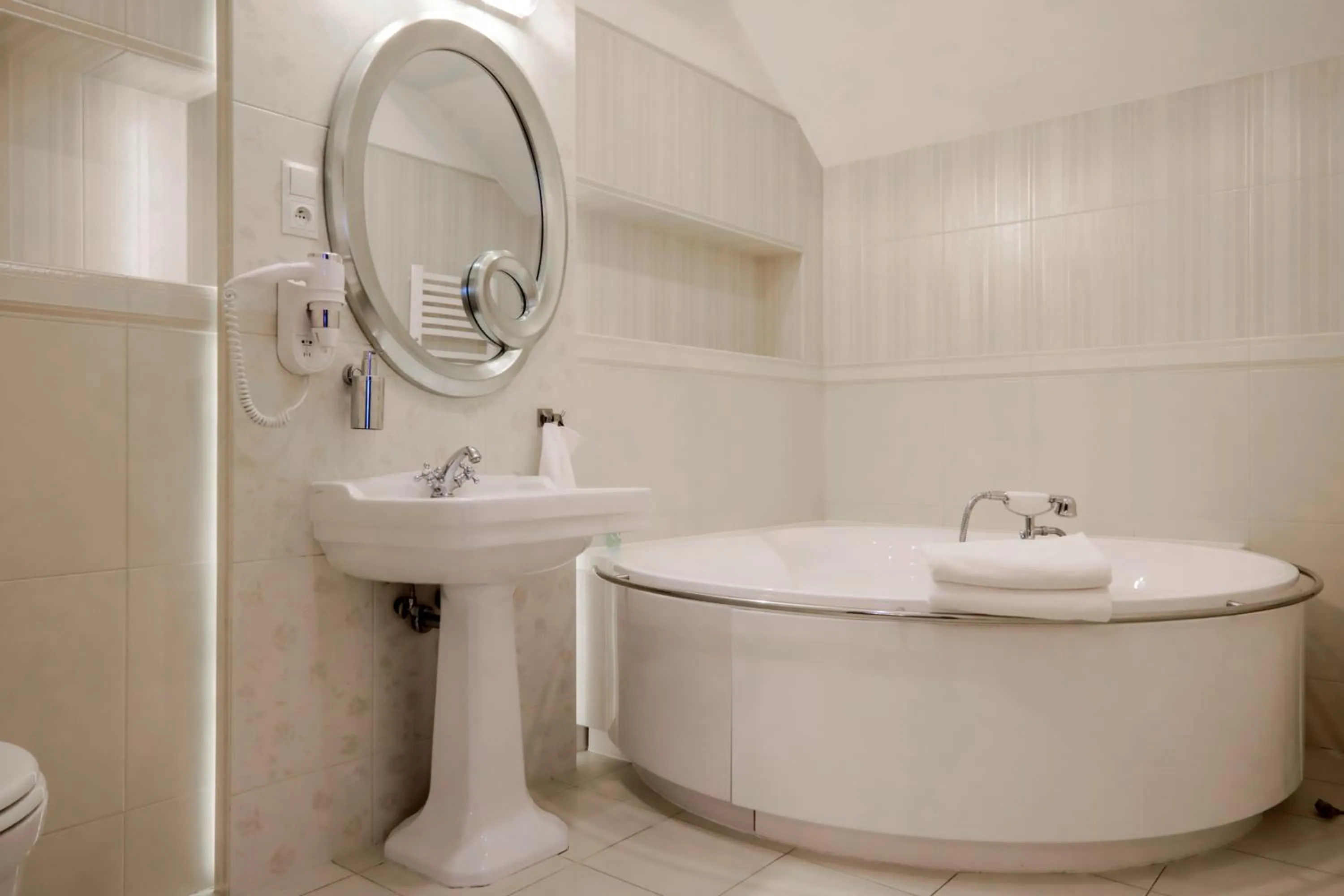 Toilet in Pałac w Konarach Resort SPA & Conference