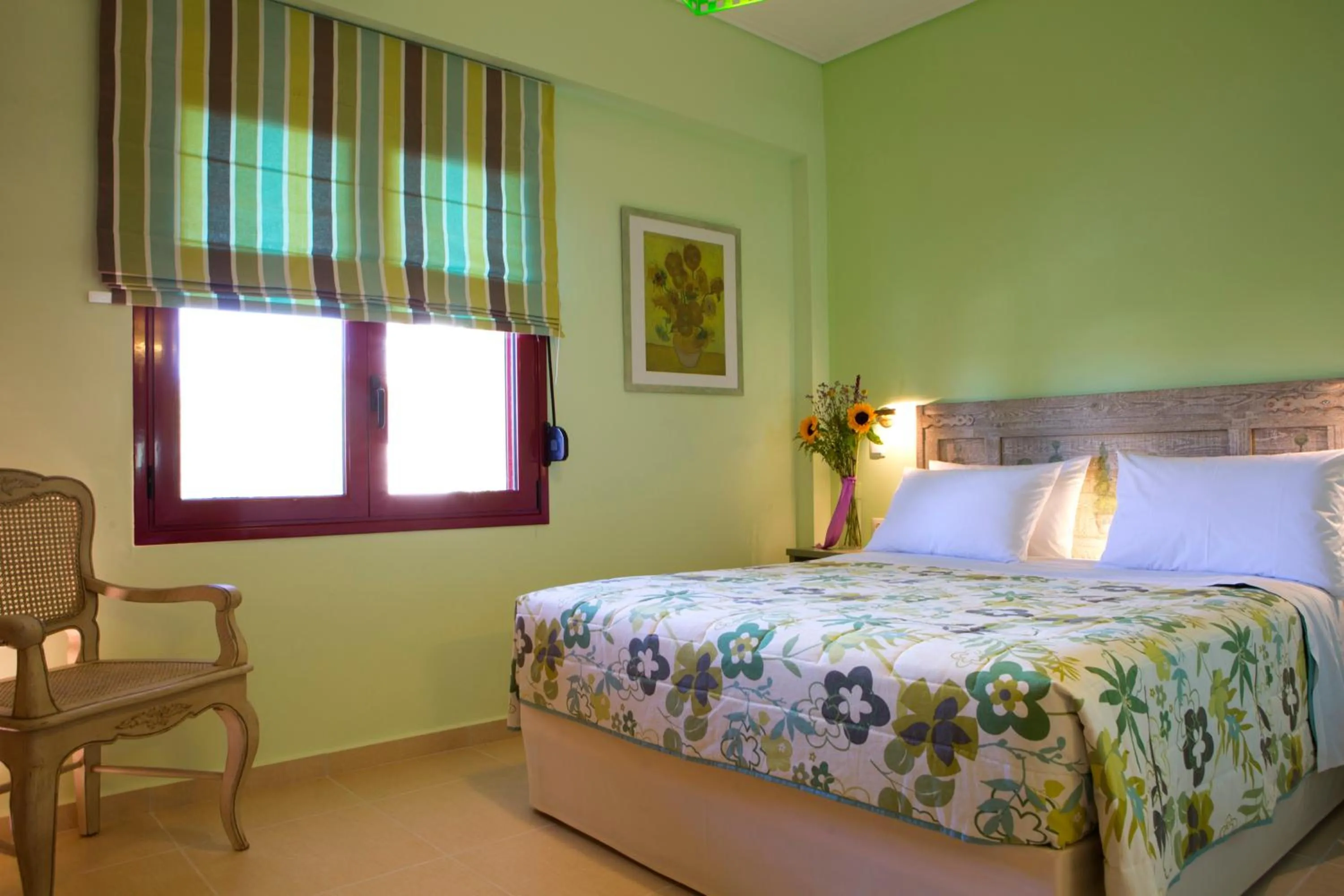 Bathroom, Bed in Exanthia Villas