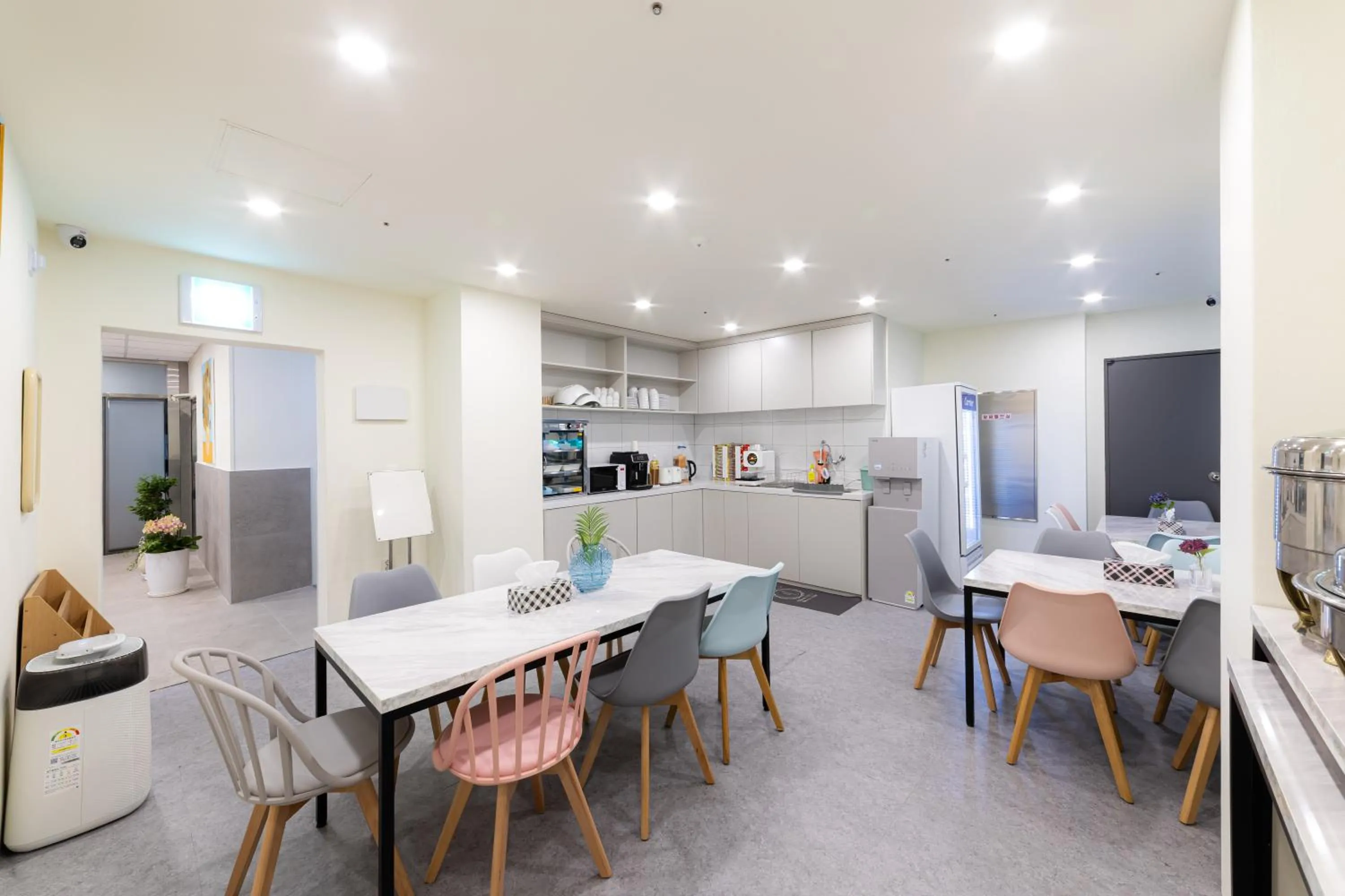 Communal kitchen in MJ Hotel Jongno