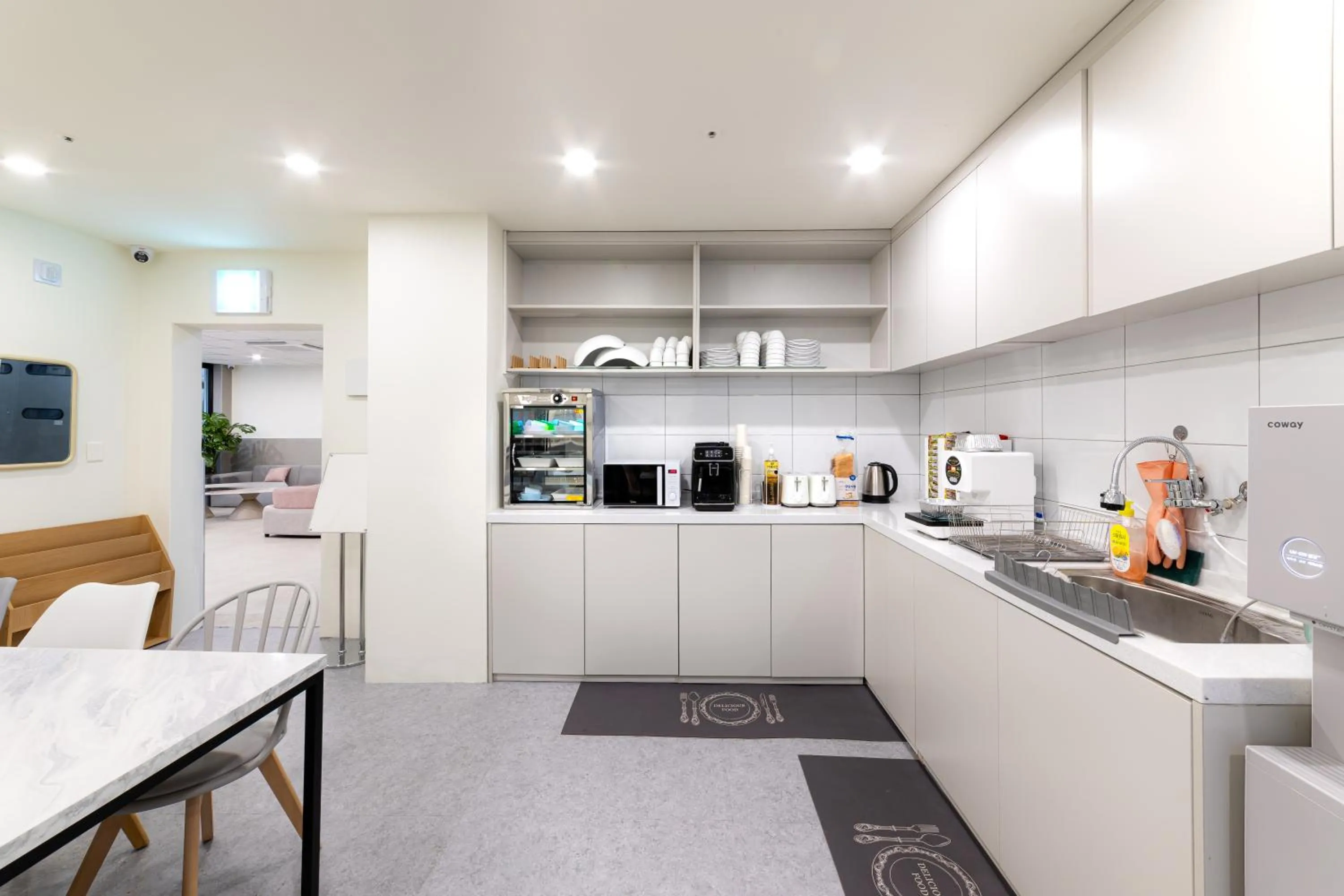 Communal kitchen in MJ Hotel Jongno