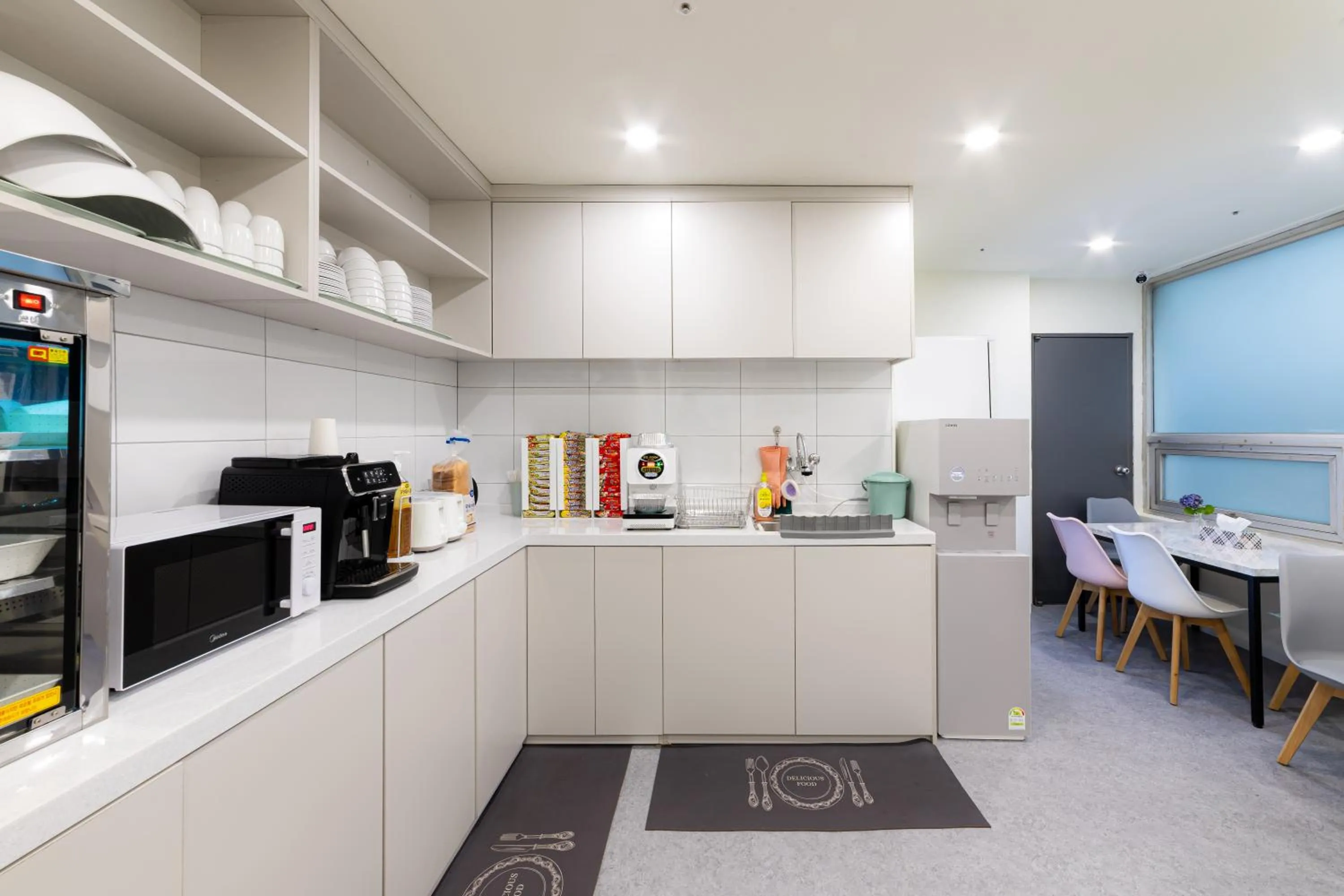 Communal kitchen in MJ Hotel Jongno