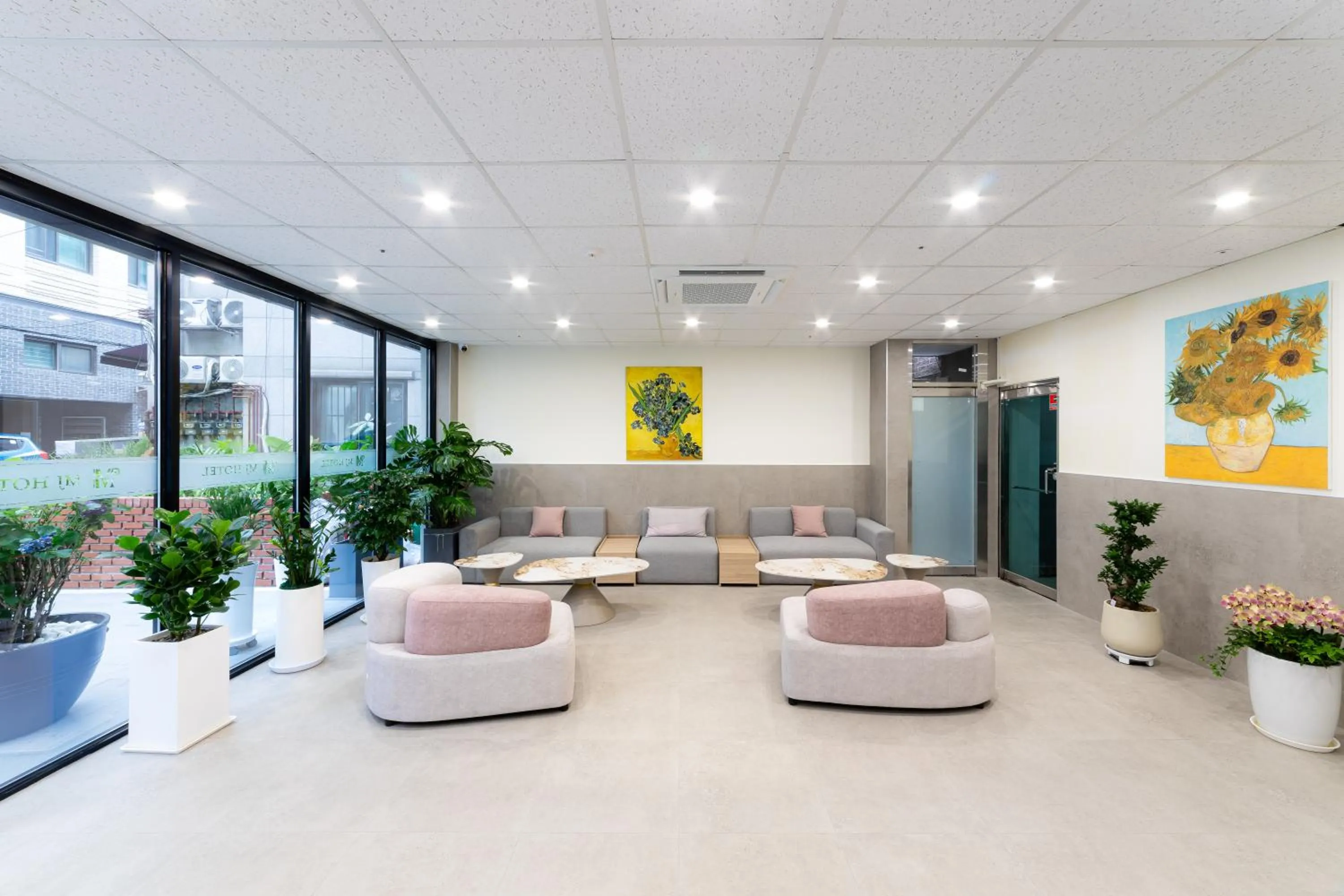 Communal lounge/ TV room in MJ Hotel Jongno