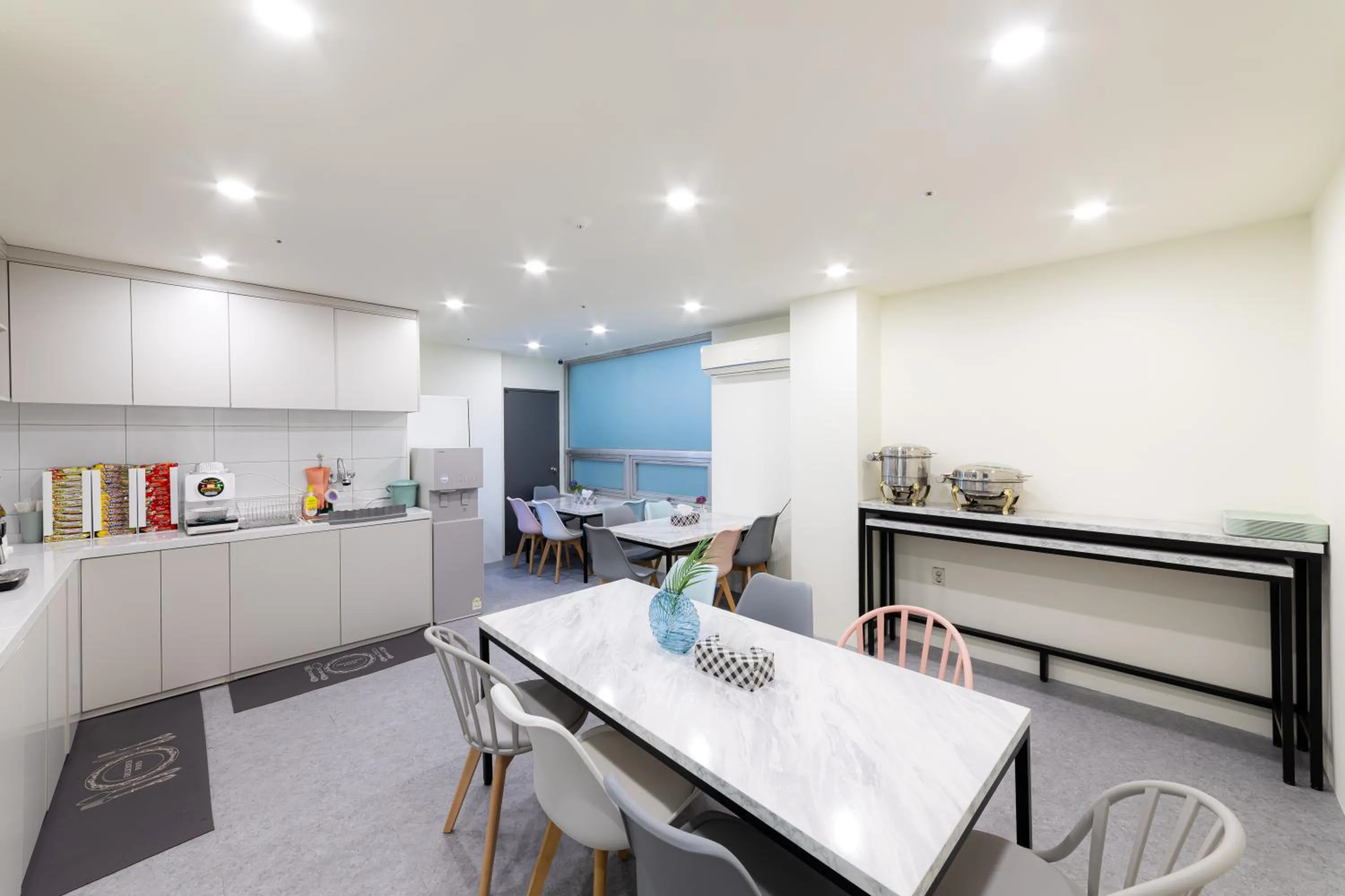 Communal kitchen in MJ Hotel Jongno