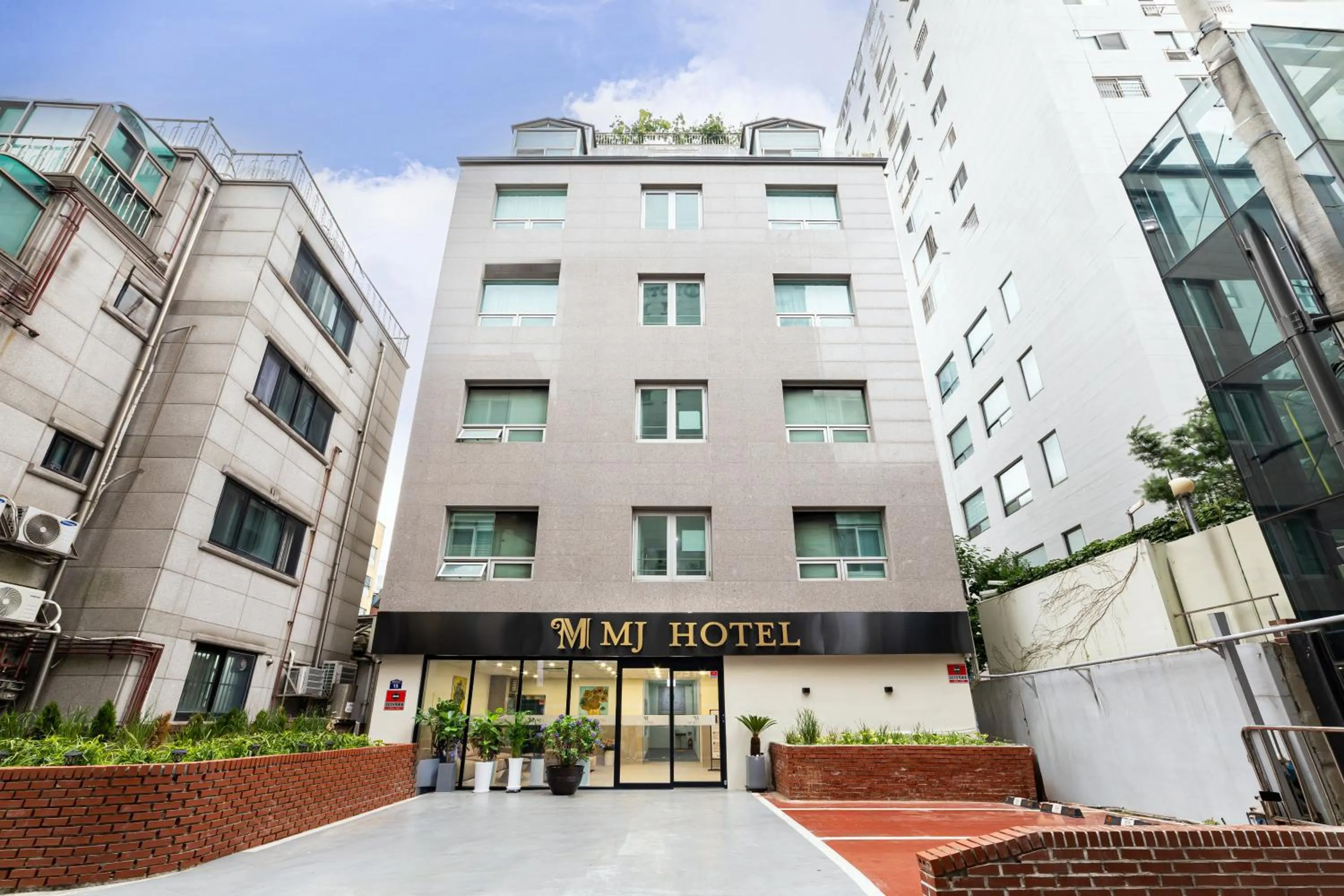 Facade/entrance in MJ Hotel Jongno