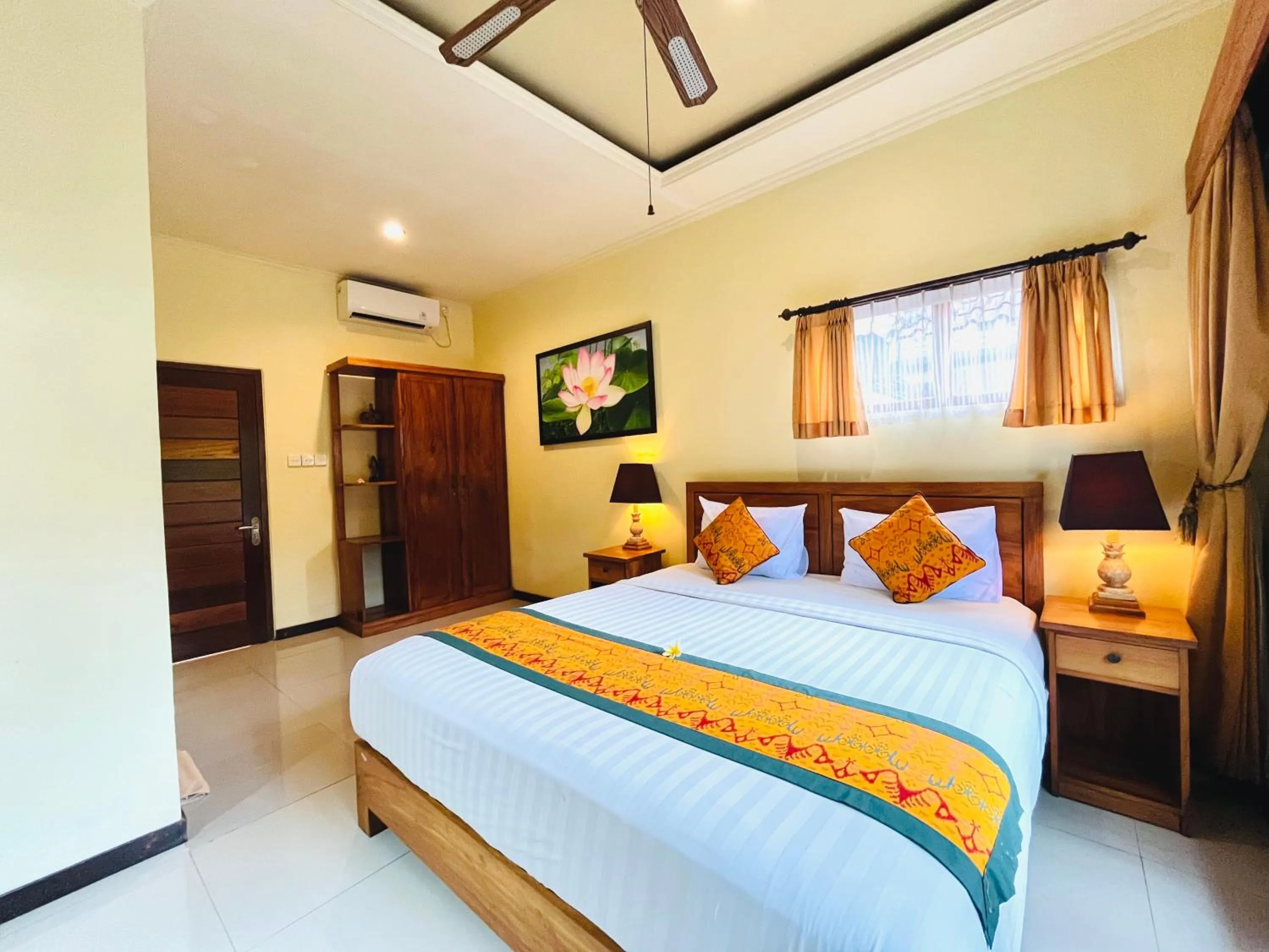 Photo of the whole room, Bed in Tebesaya Homestay Ubud