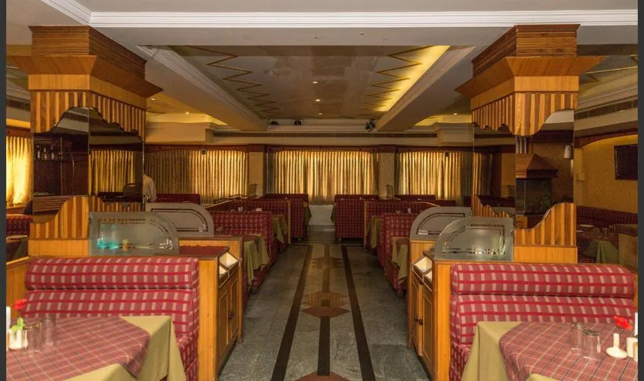 Restaurant/places to eat in Hotel Sri Ram Residency