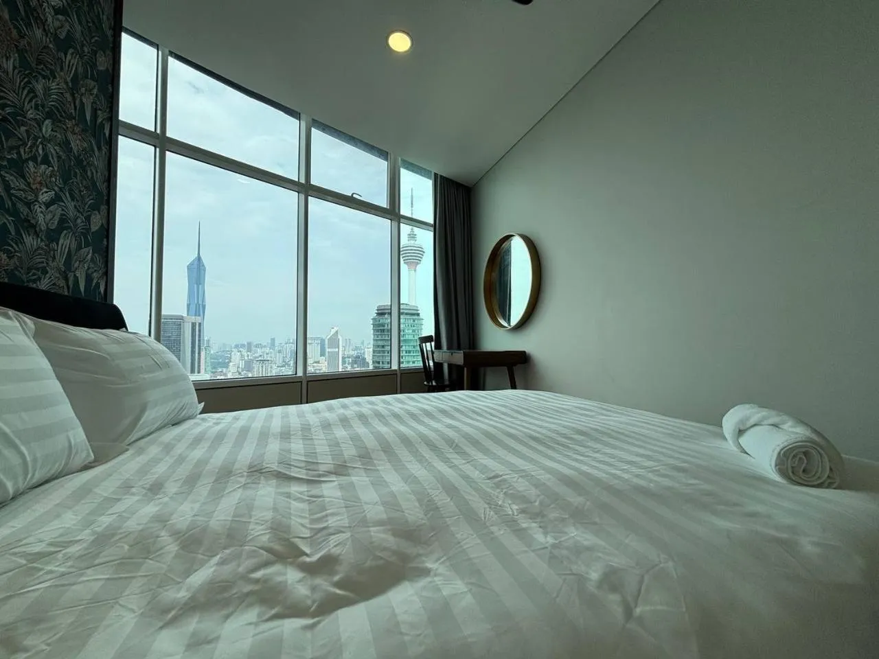 Bed in Sky Suites KLCC by Easy Nap