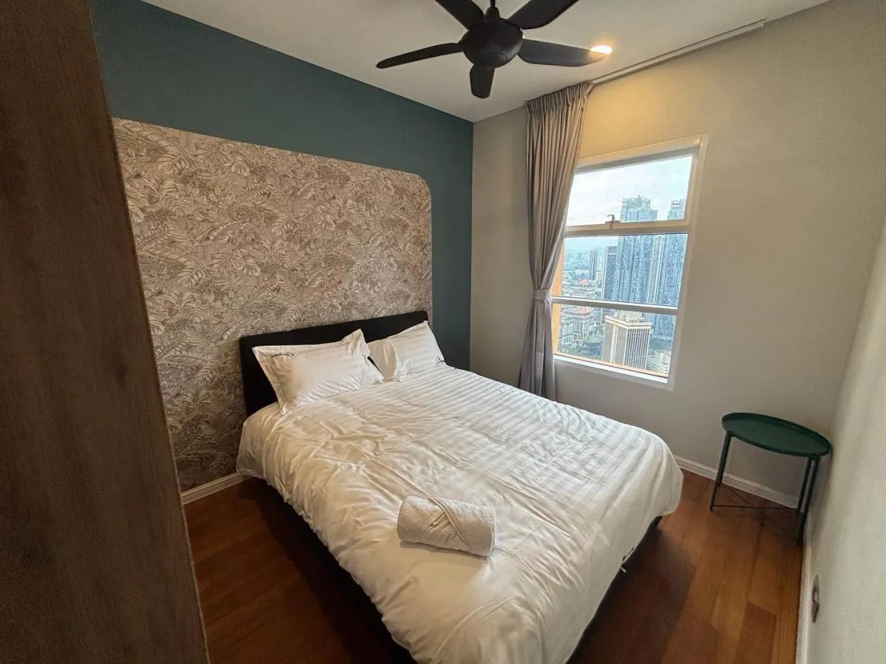 Bed in Sky Suites KLCC by Easy Nap