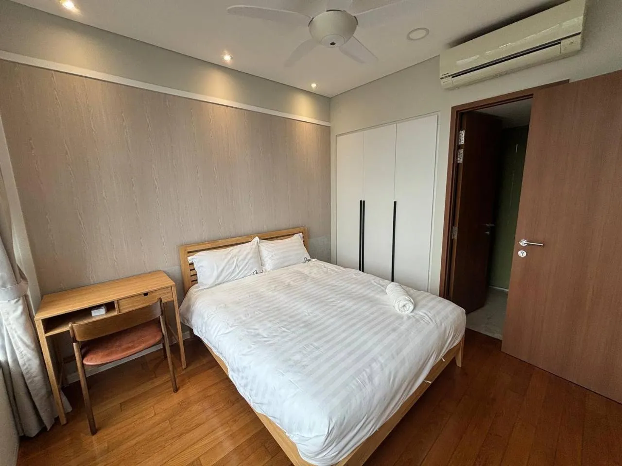 Bed in Sky Suites KLCC by Easy Nap