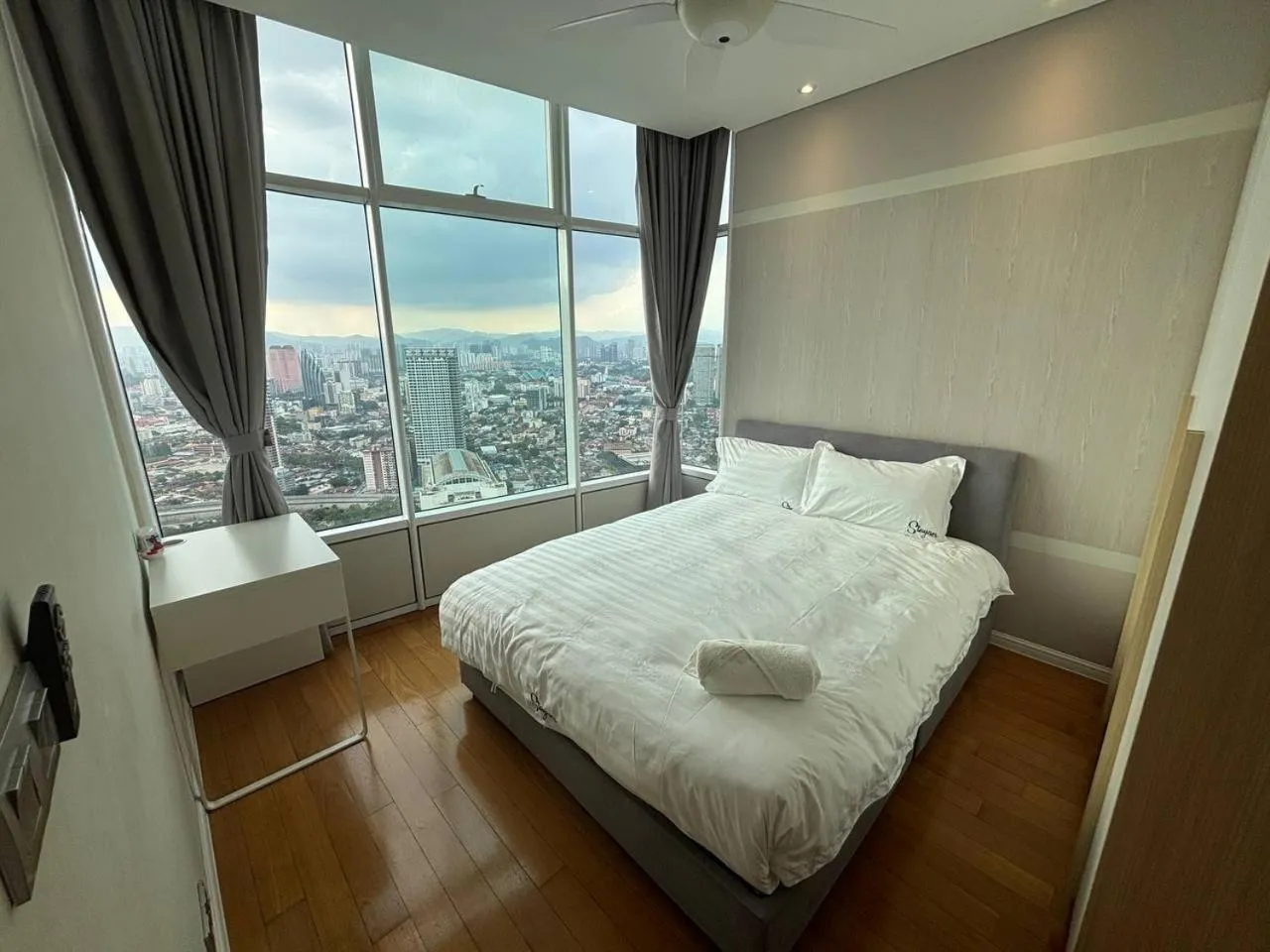 Bed in Sky Suites KLCC by Easy Nap