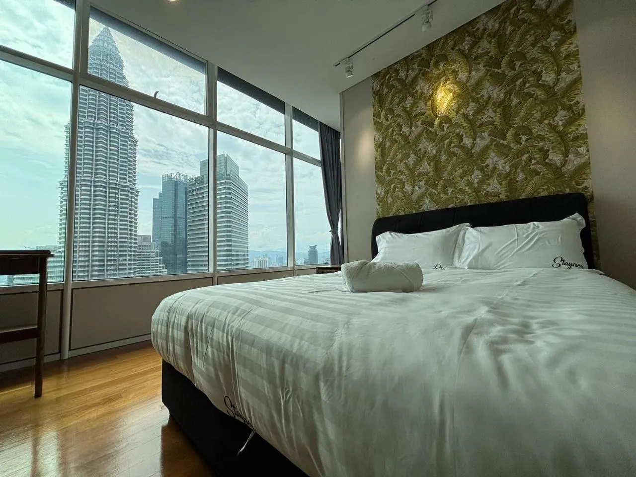 Bed in Sky Suites KLCC by Easy Nap