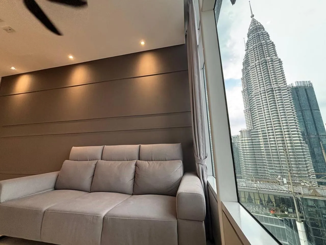 Sky Suites KLCC by Easy Nap