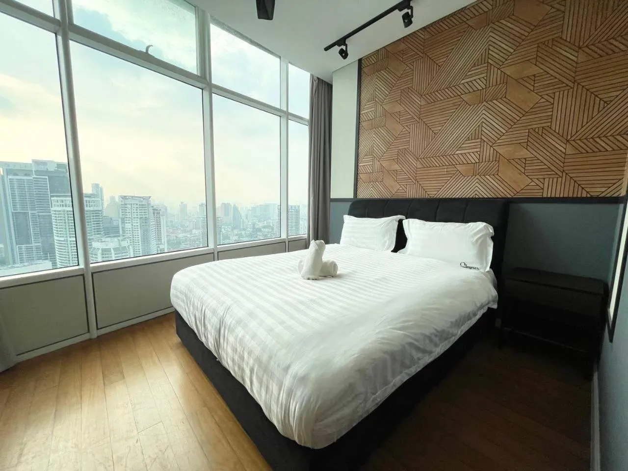 Bed in Sky Suites KLCC by Easy Nap