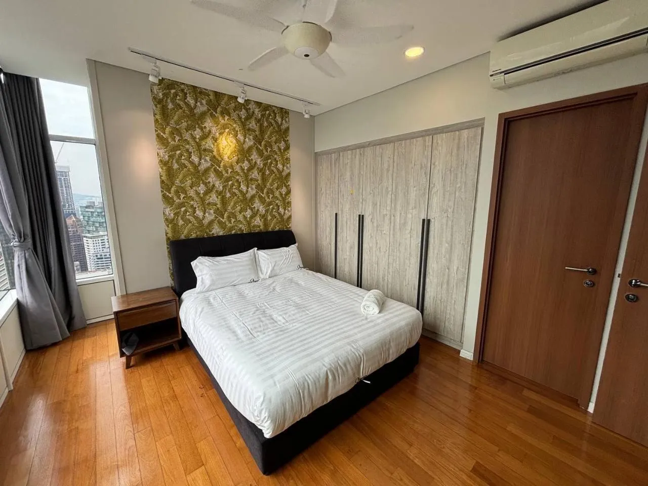 Bed in Sky Suites KLCC by Easy Nap