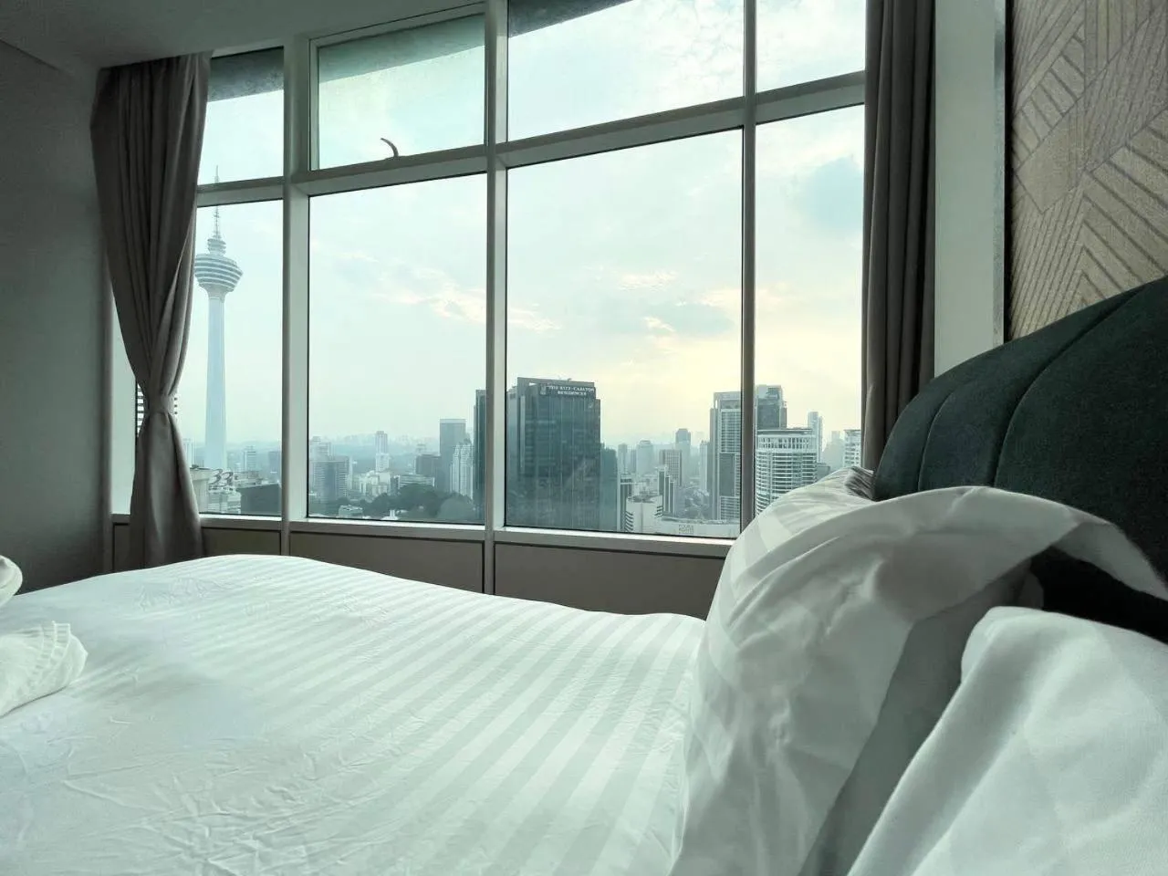 Bed in Sky Suites KLCC by Easy Nap