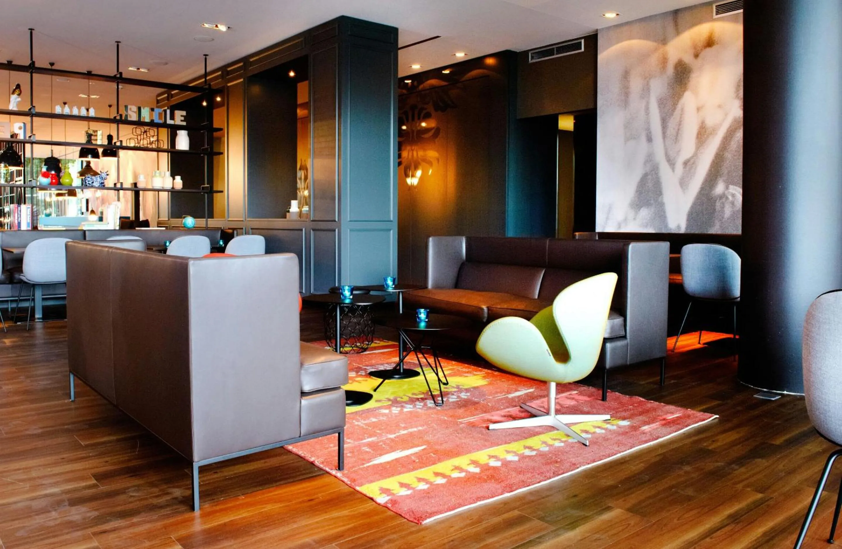 Lounge or bar in Motel One Amsterdam