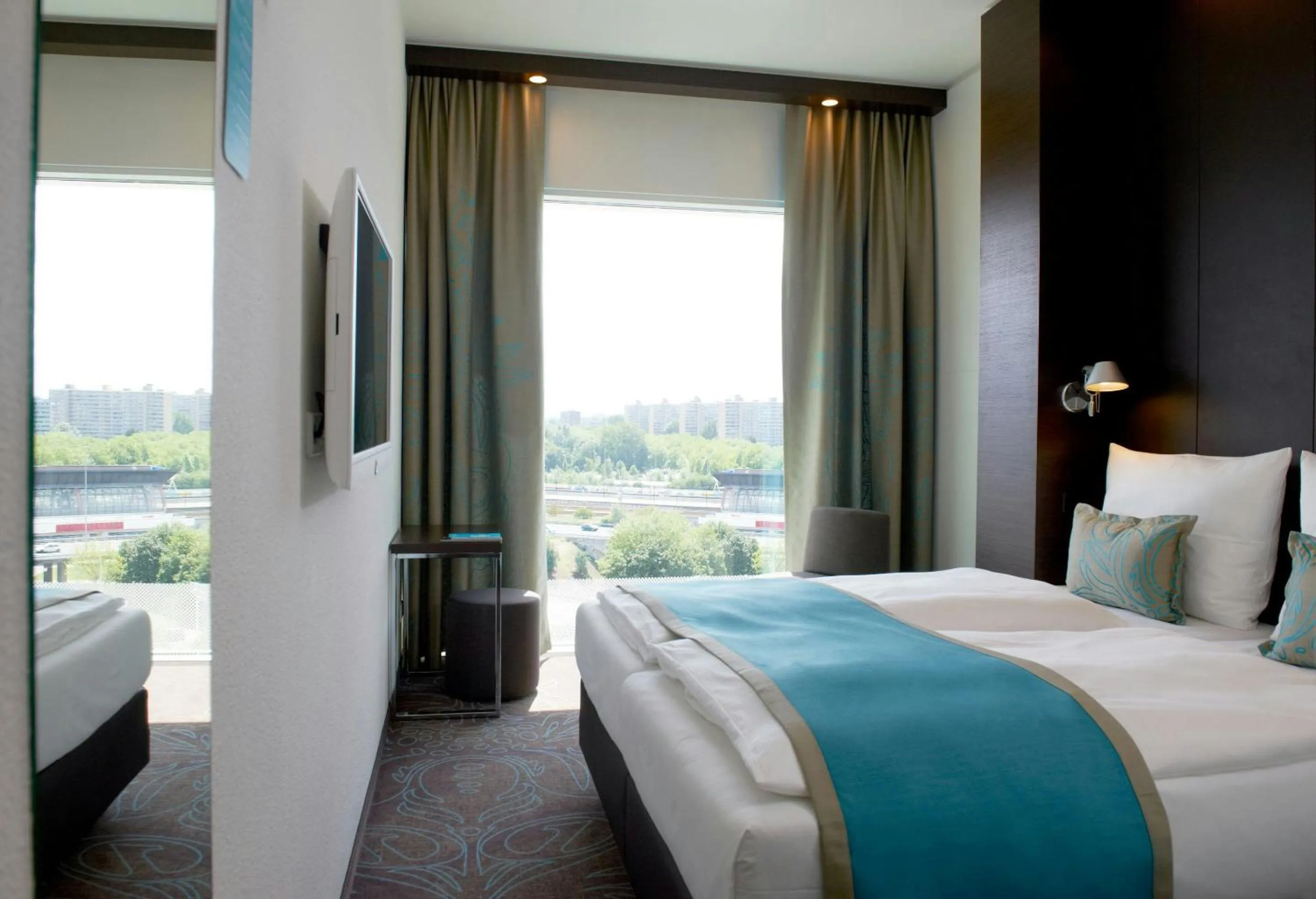 Photo of the whole room, Bed in Motel One Amsterdam