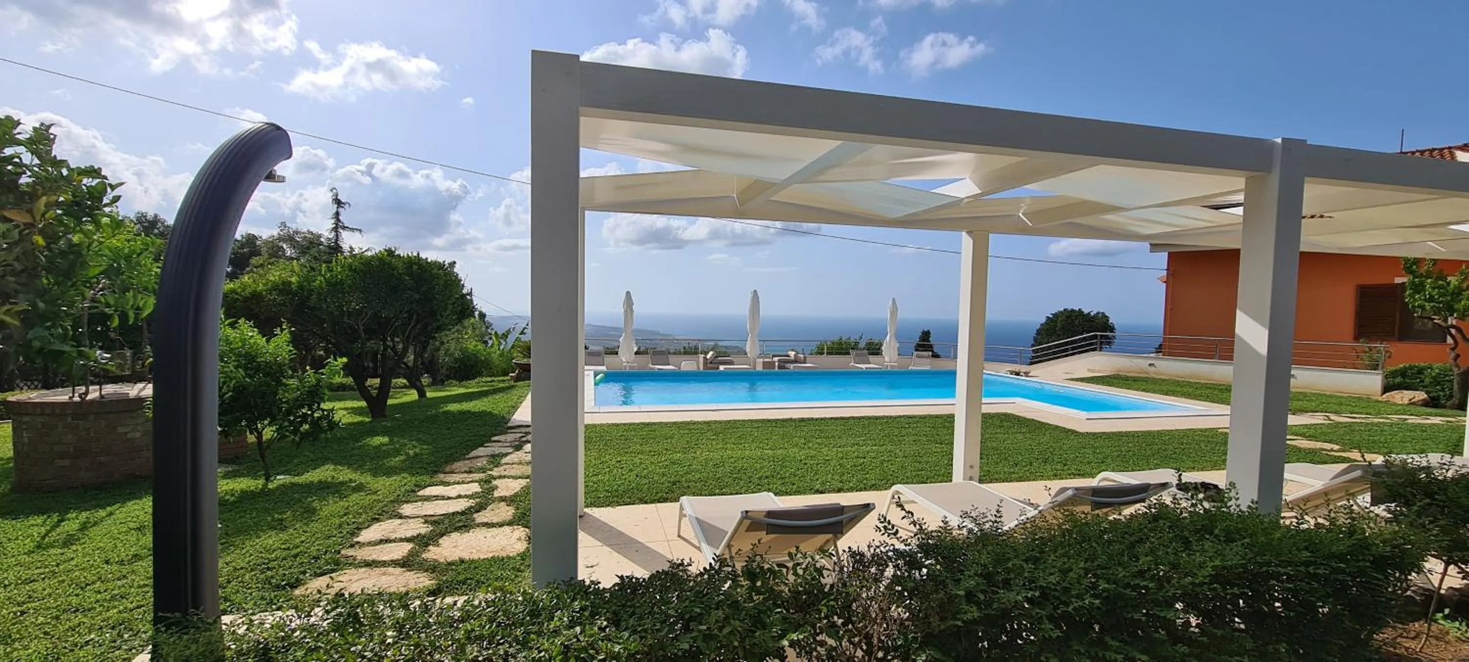 Pool view in Villa Zufrò