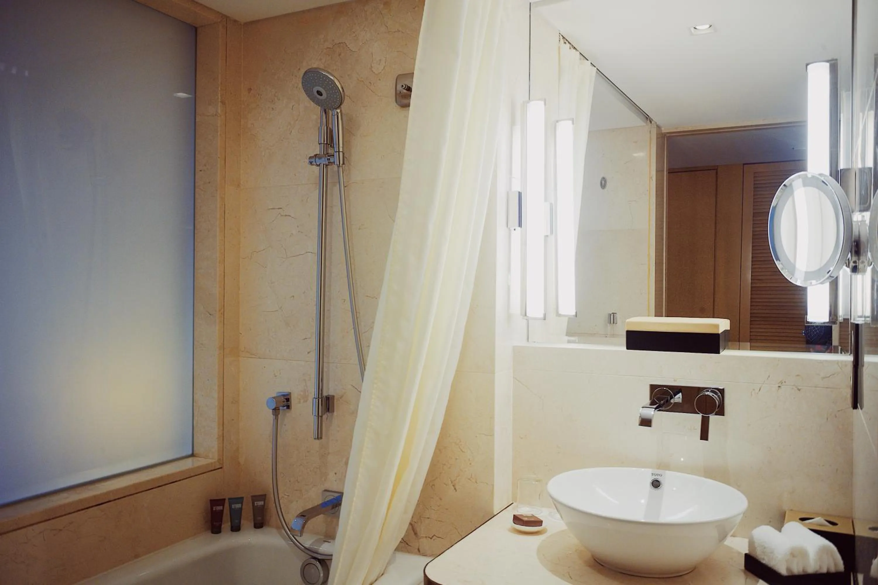 Toilet in White Swan Hotel